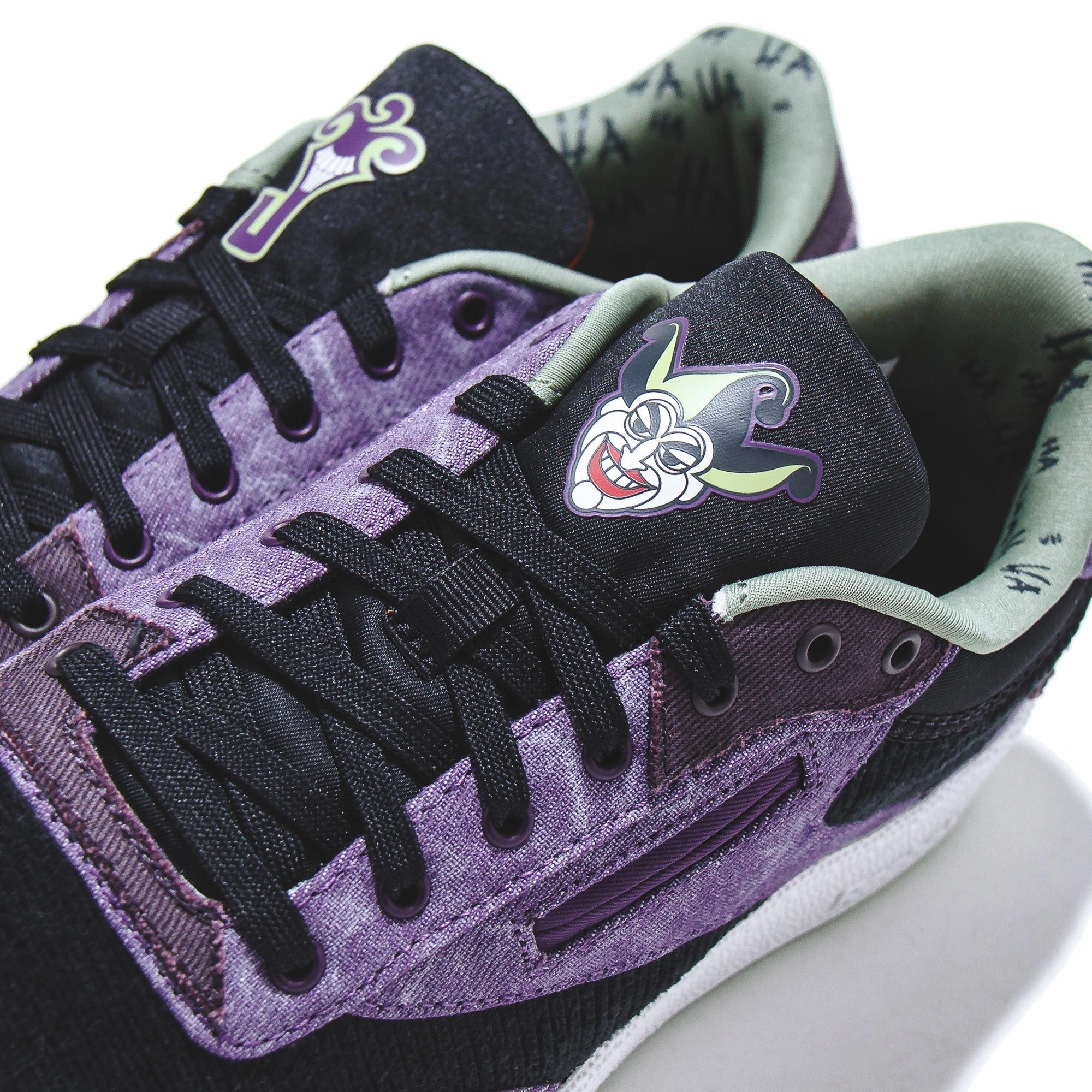 Active Step Move Glide-Out Reebok Classics Men Club C 85 x DC Comics Joker HQ4573