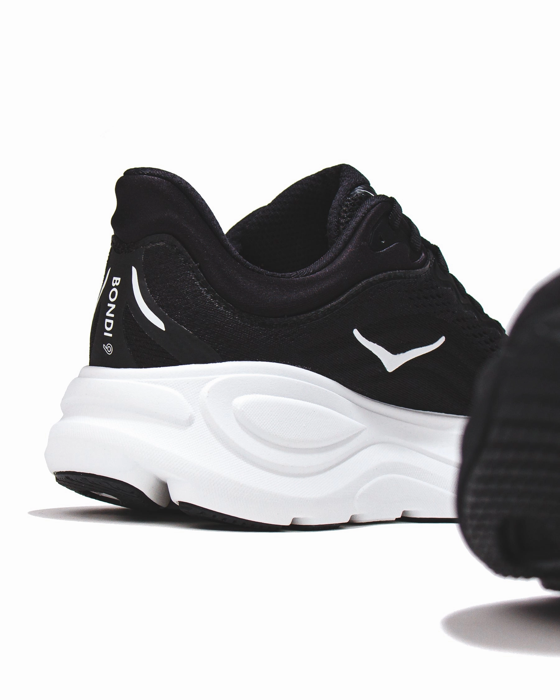 Active Step Move-Out Hoka One One Men Bondi 9 Black White 1162011-BWHT