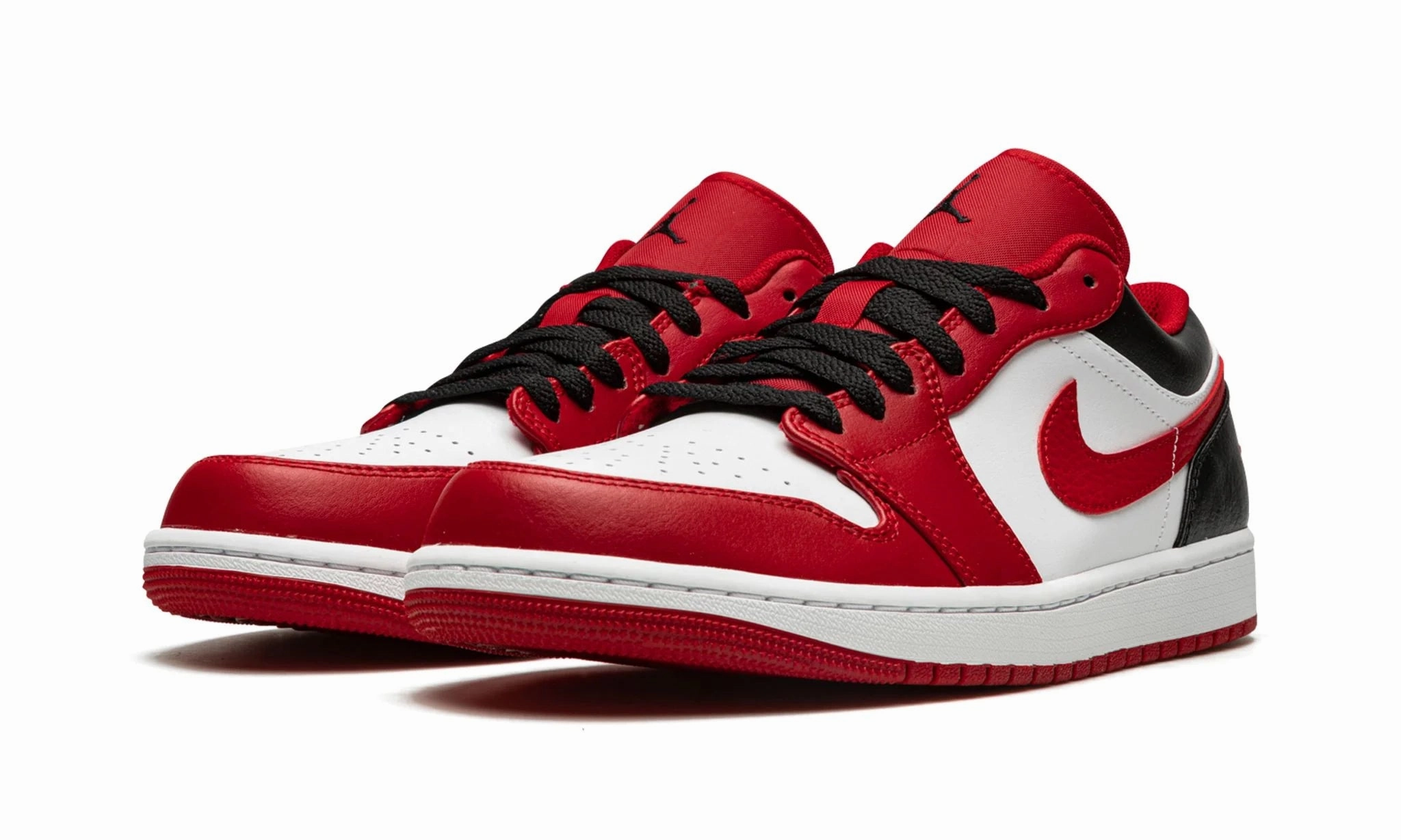 Air Jordan 1 Low Reverse Black Toe Bulls Daily Wear