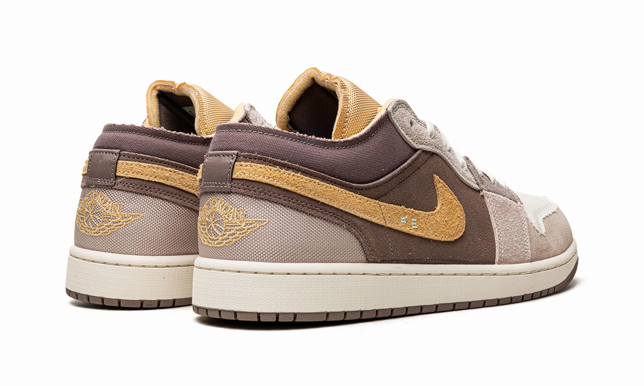 Air Jordan 1 Low SE Craft Taupe Haze Bold Move