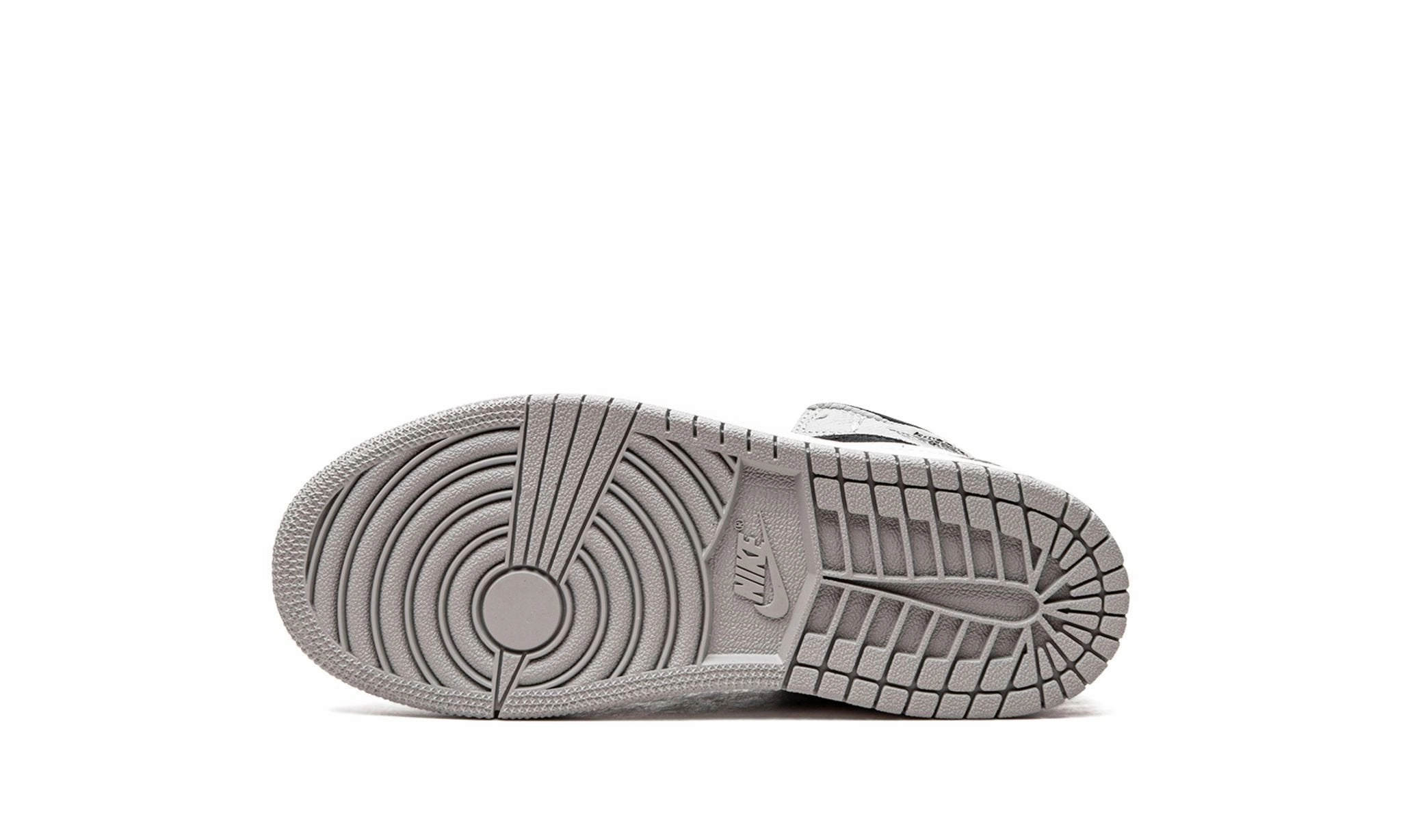 Air Jordan 1 Mid Elephant Toe Foot Hug Fit