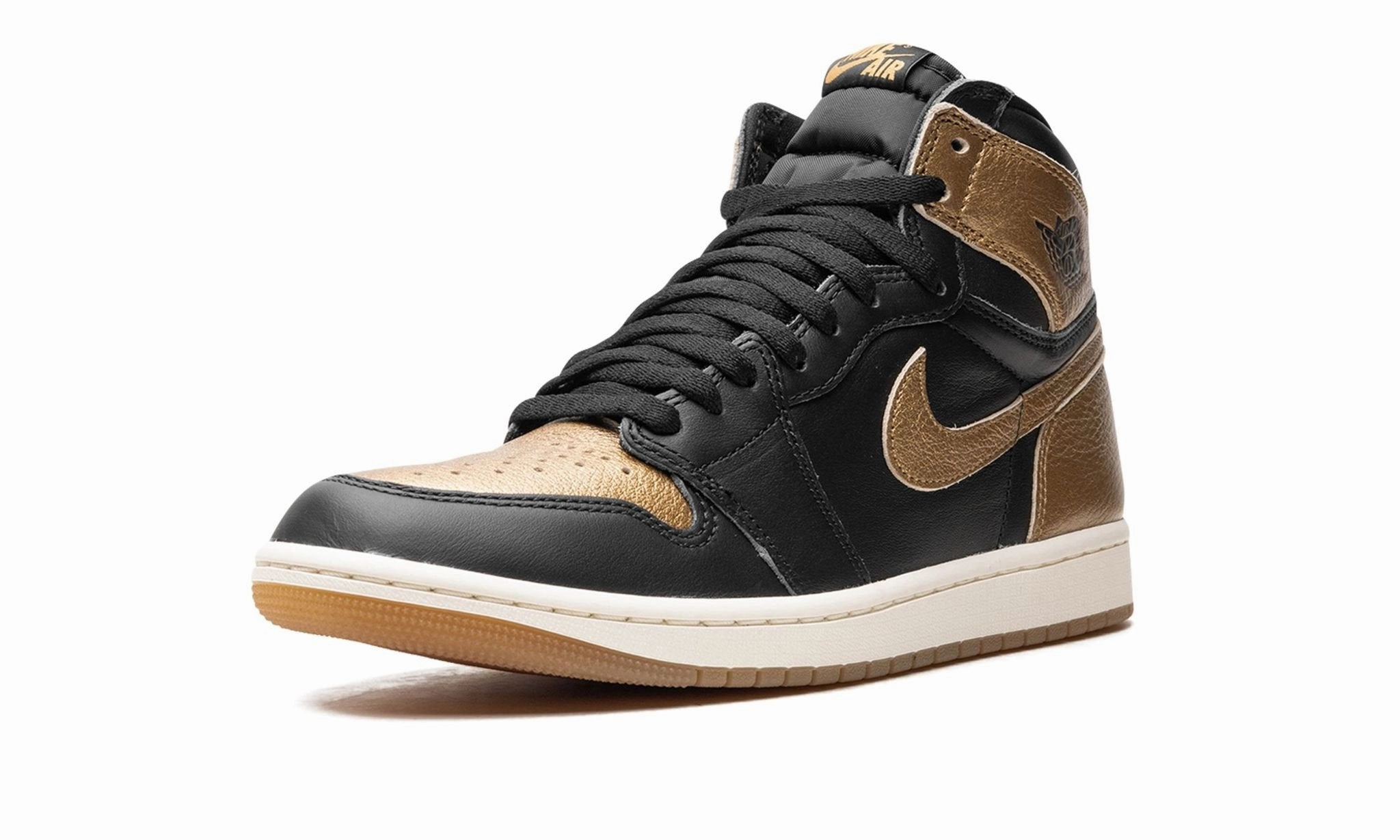 Air Jordan 1 Retro High OG 'Black Gold' Smart Walk
