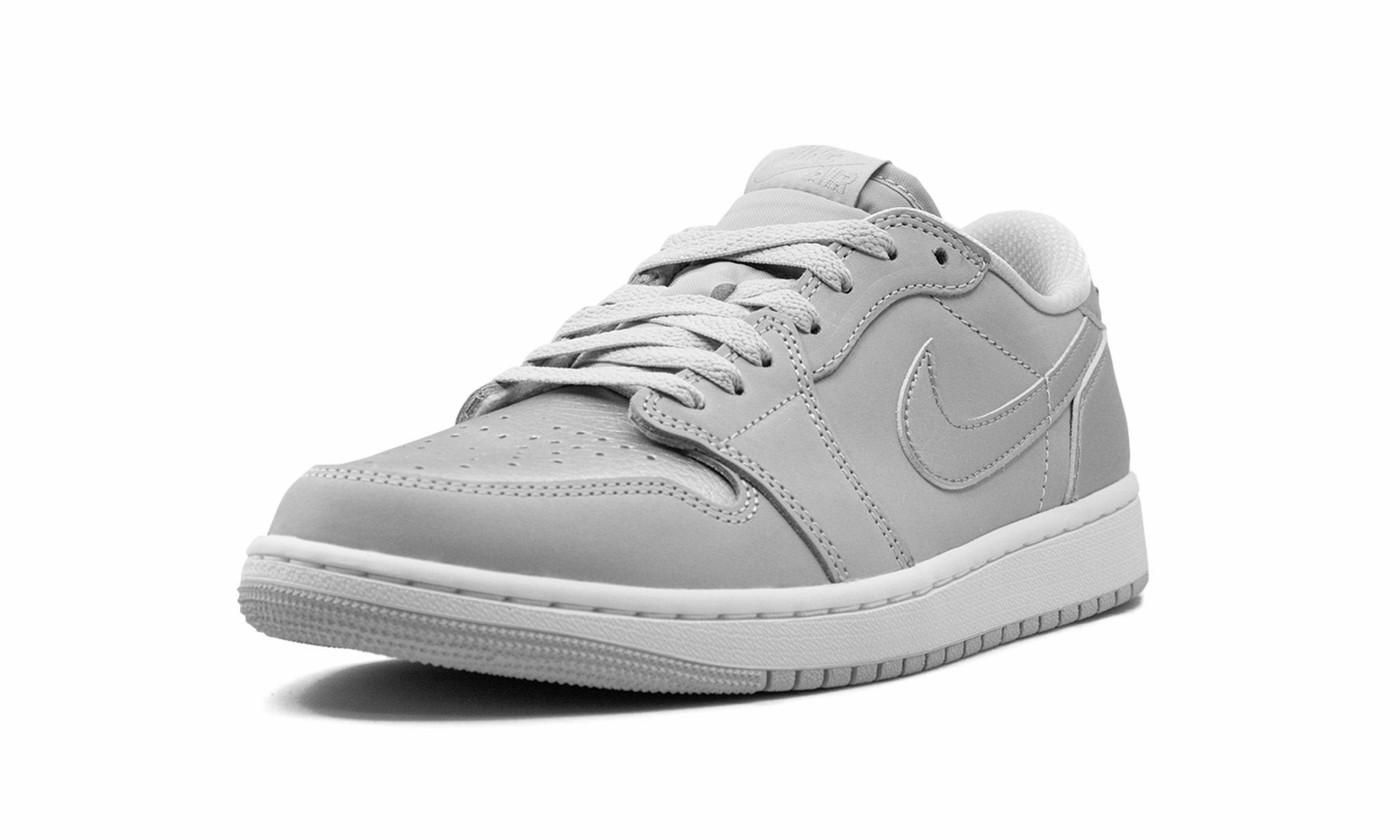 Air Jordan 1 Retro Low OG 'Metallic Silver' Comfortable Step