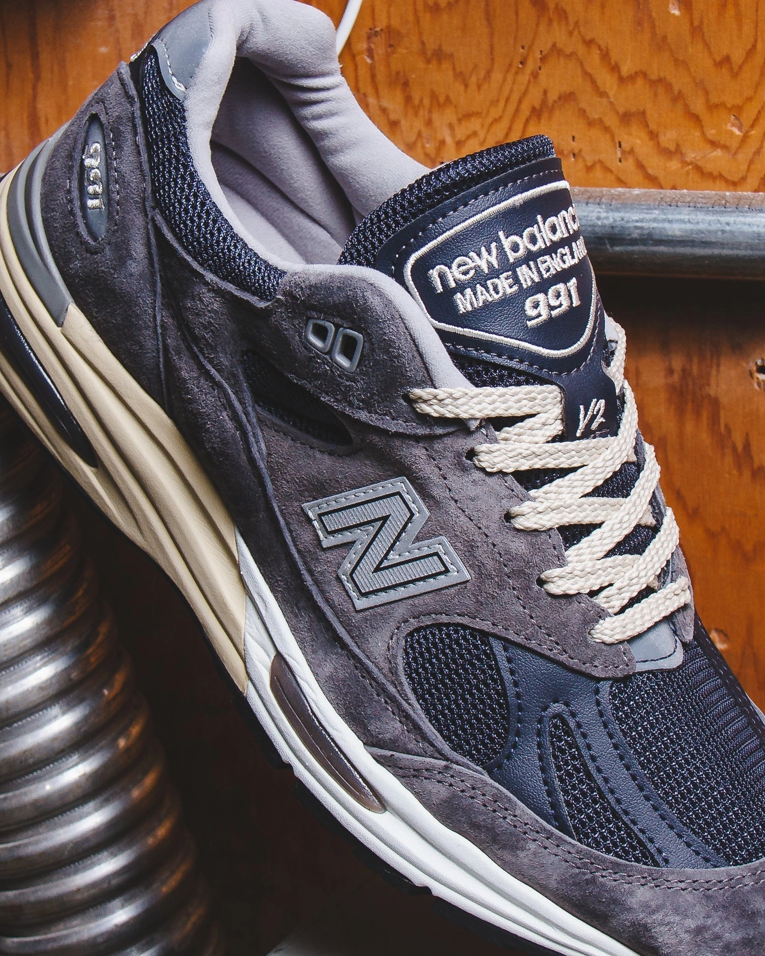 City Comfort New Balance Unisex MADE in UK 991v2 Dark Gull Gray U991GG2