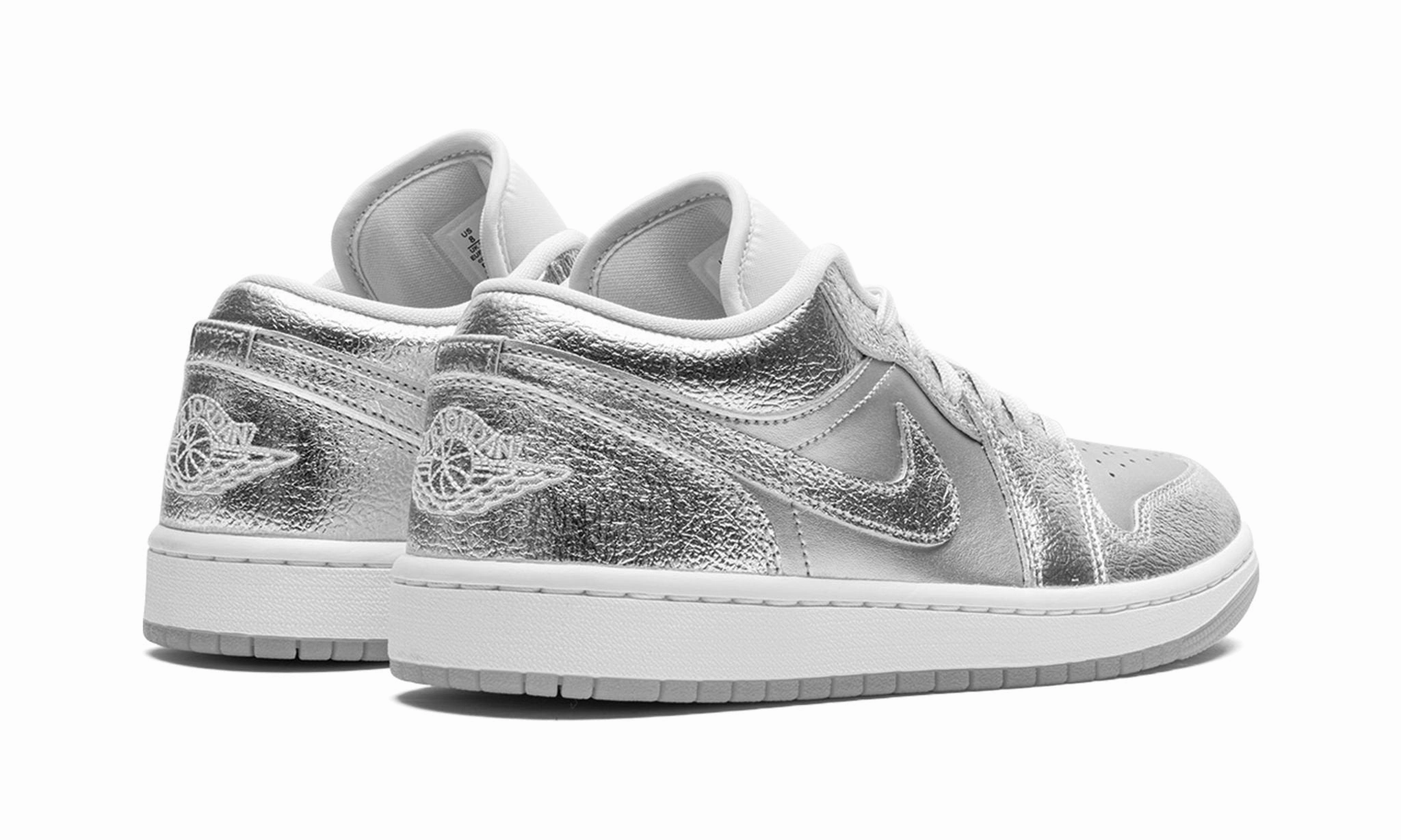 Comfortable Sole Wmns Air Jordan 1 Low SE 'Metallic Silver'