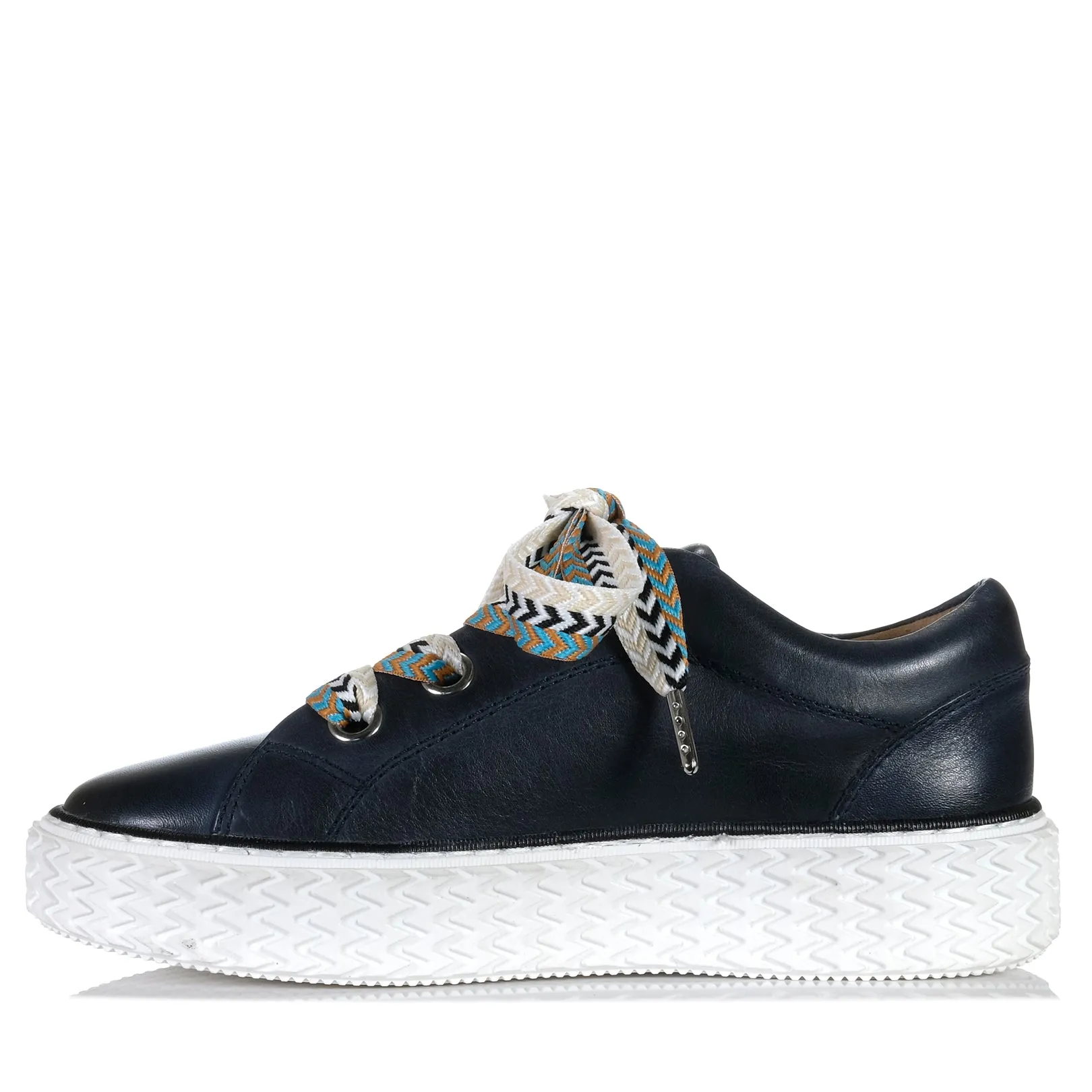 EOS Trinsic Navy Street traction