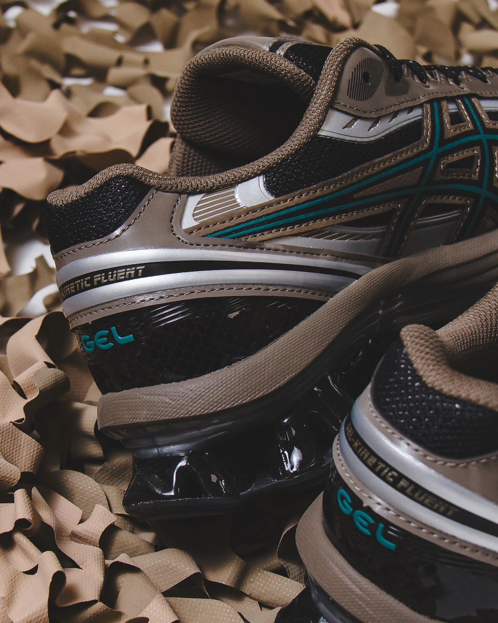 Flexible Step-On Comfort Layer Asics Men Gel-Kinetic Fluent Black Dark Taupe 1203A737-002