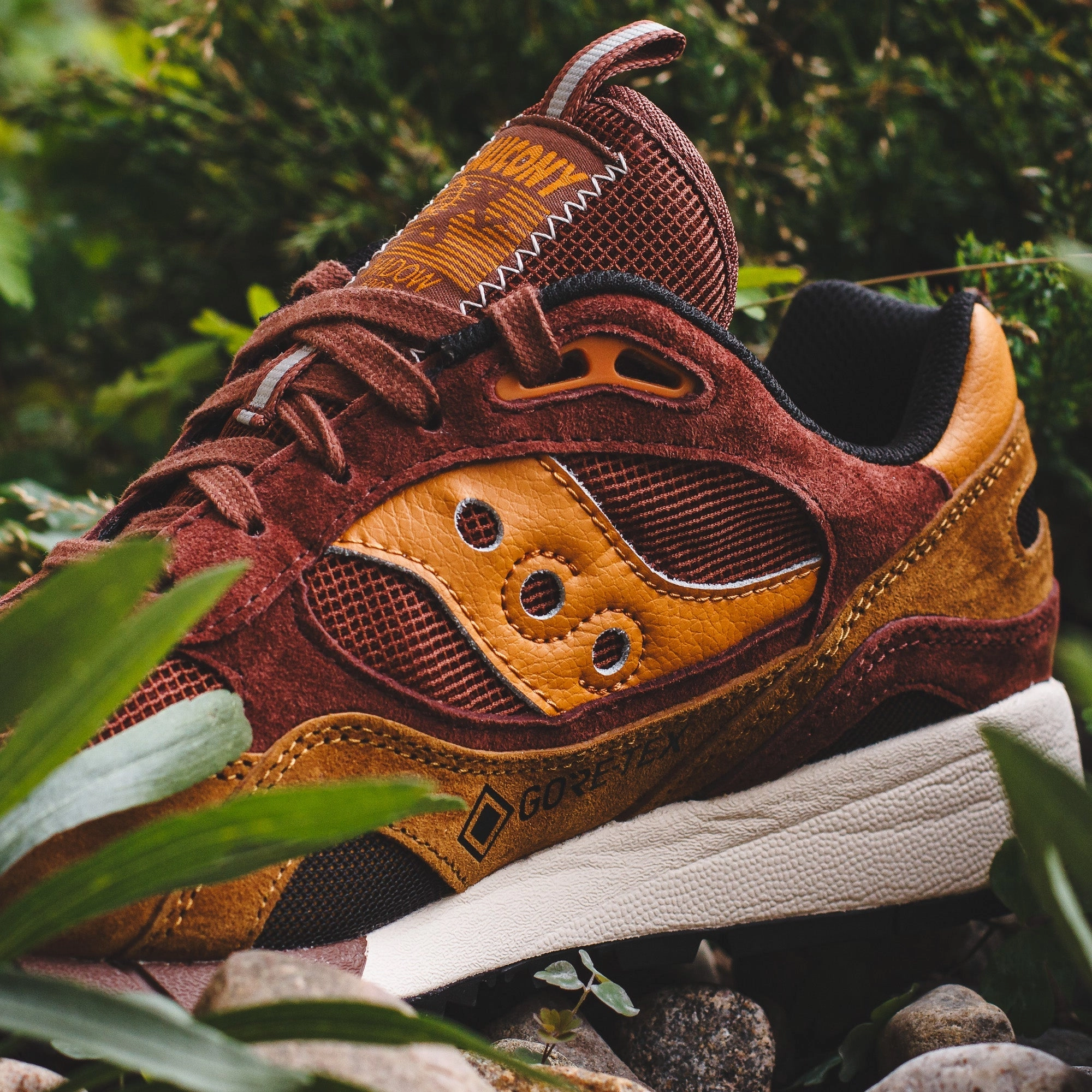 Long lasting comfort Saucony Men Shadow 6000 Brown Gore-Tex S70786-1