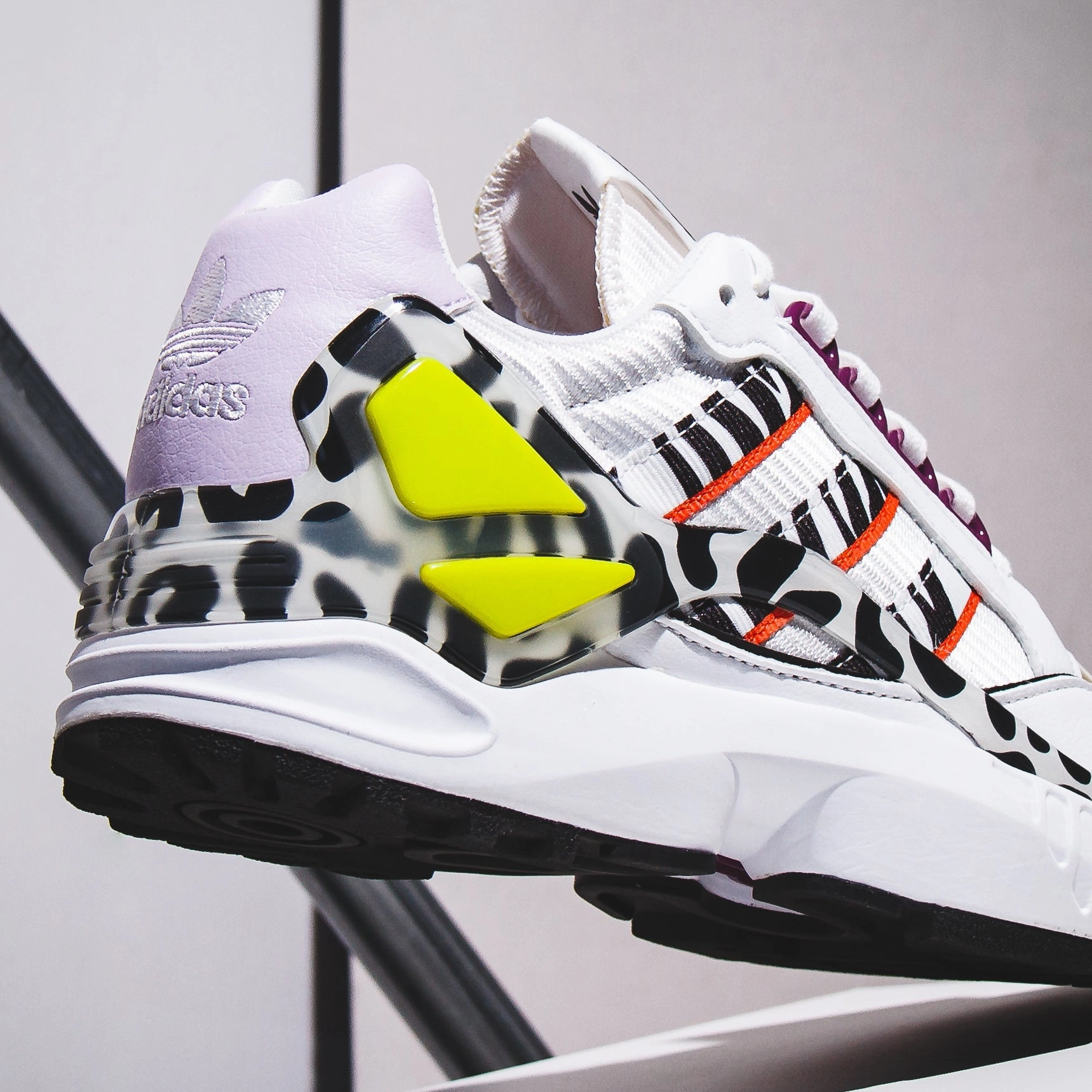 Minimal Touch Adidas Originals Women ZX Wavian White GW0517