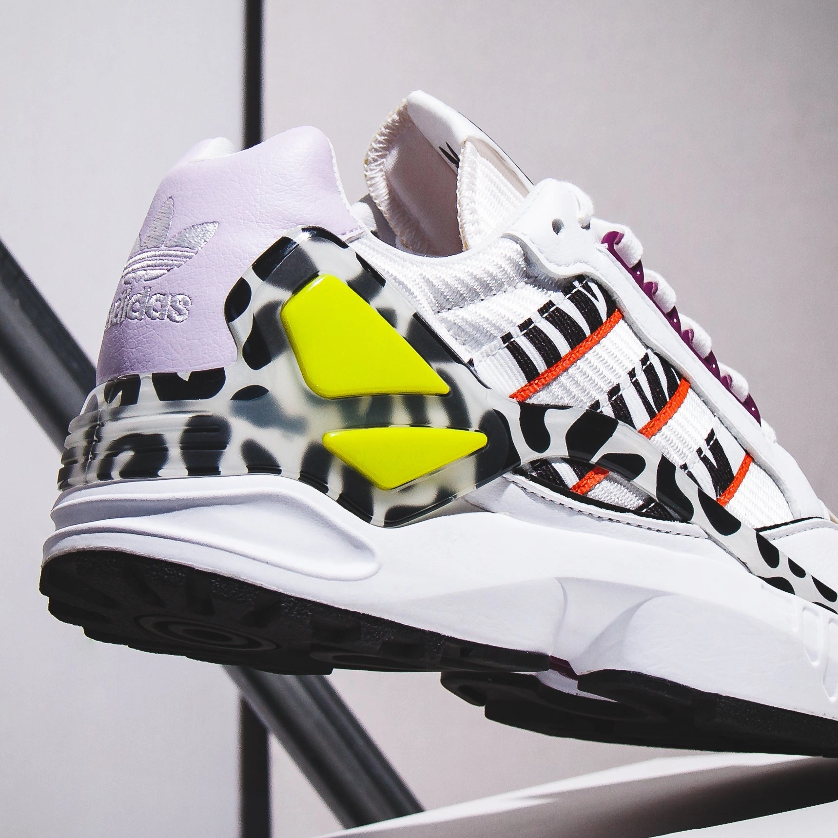 Minimal Touch Adidas Originals Women ZX Wavian White GW0517