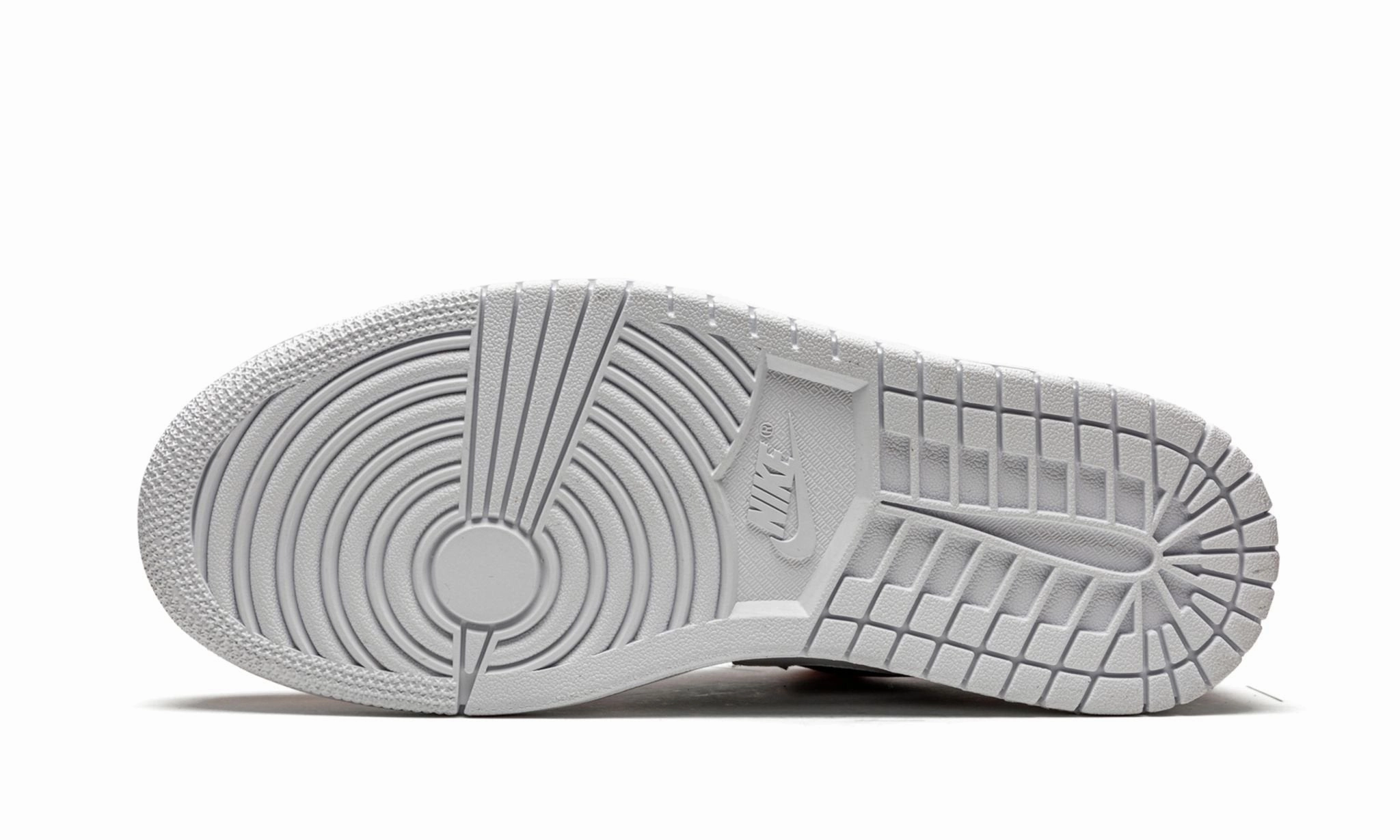 Minimal Trend Wmns Air Jordan 1 Low Chicago Flip