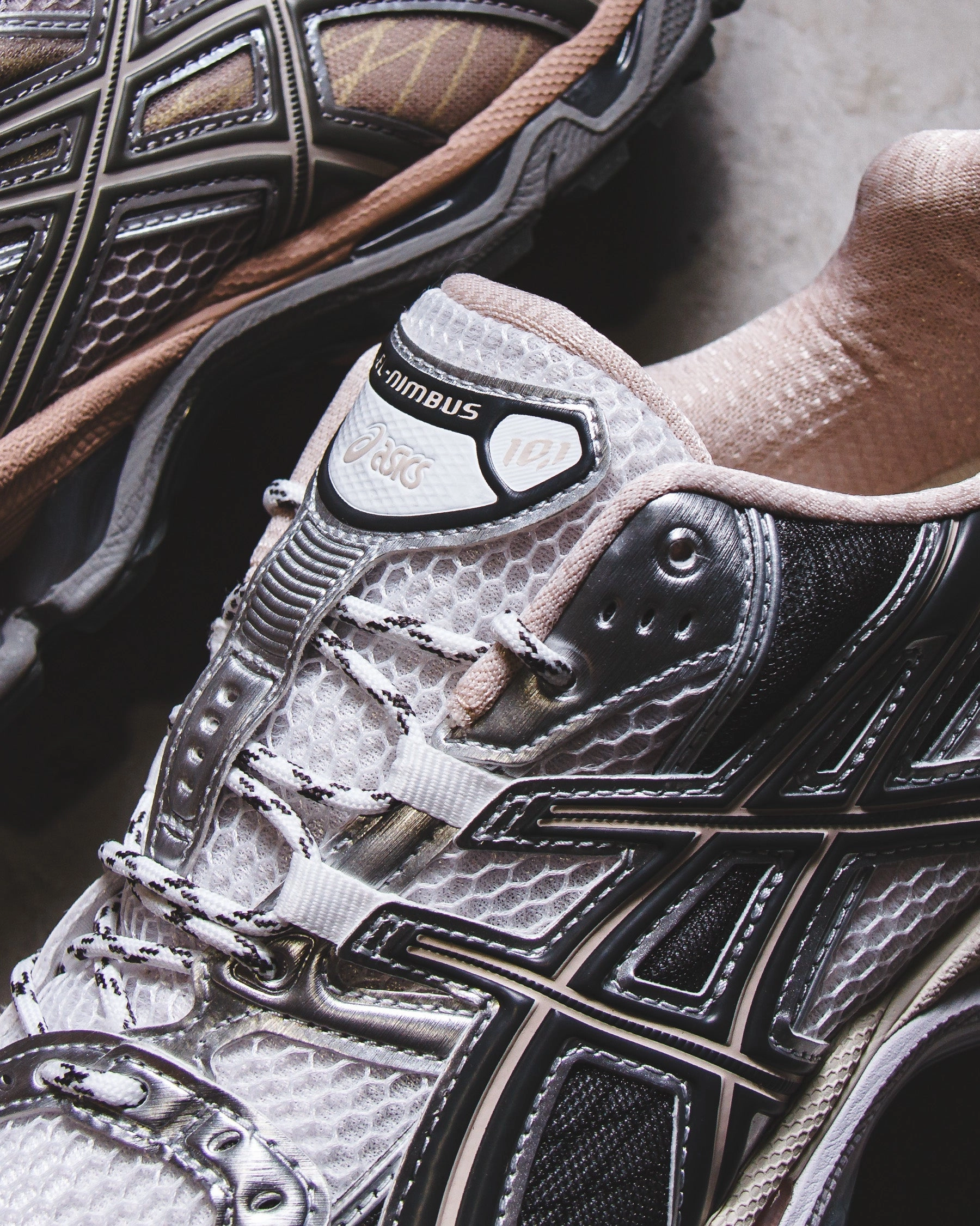 Modern Glide Asics Men Gel-Nimbus 10.1 White Obsidian Grey 1203A543-104