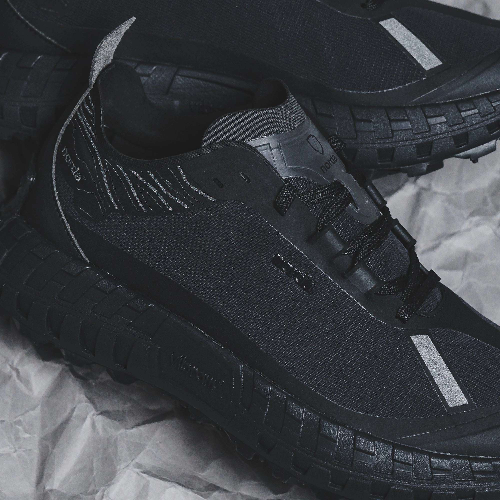 Norda Men 001 Stealth Black Lightweight Support