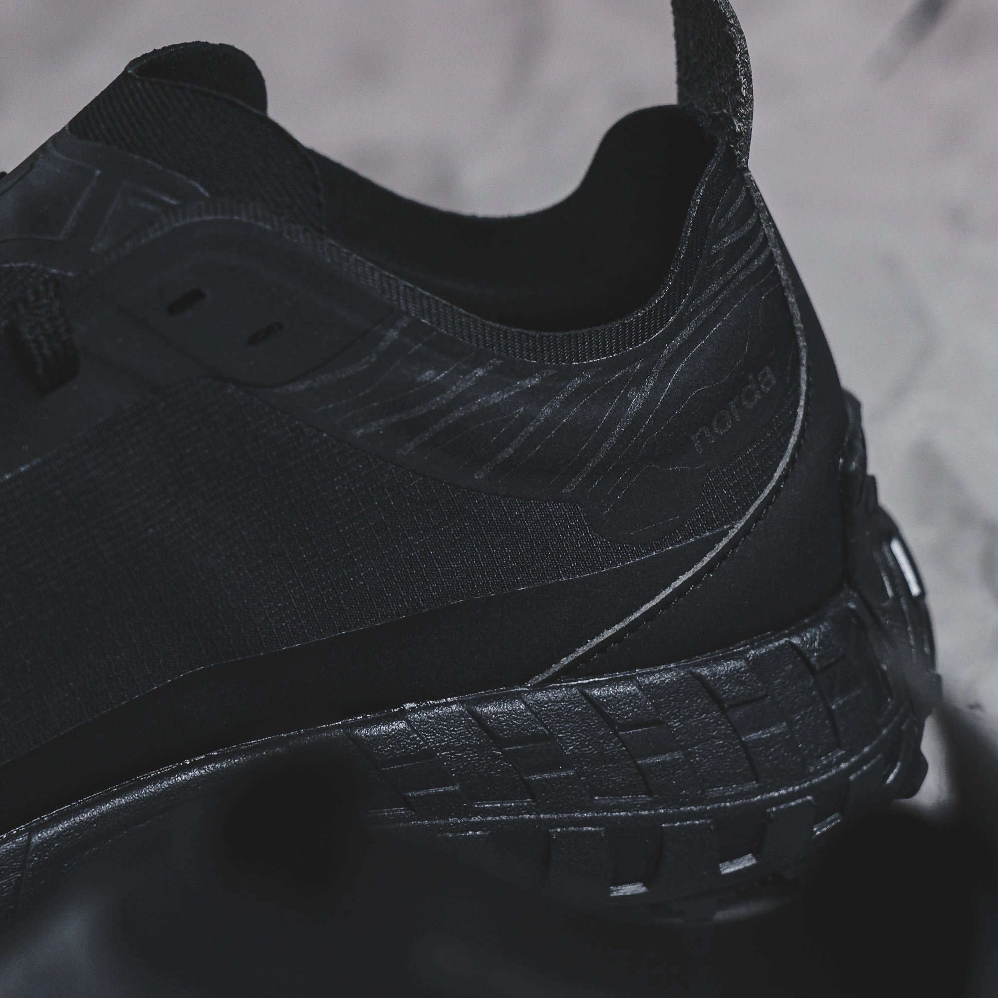 Norda Men 001 Stealth Black Lightweight Support