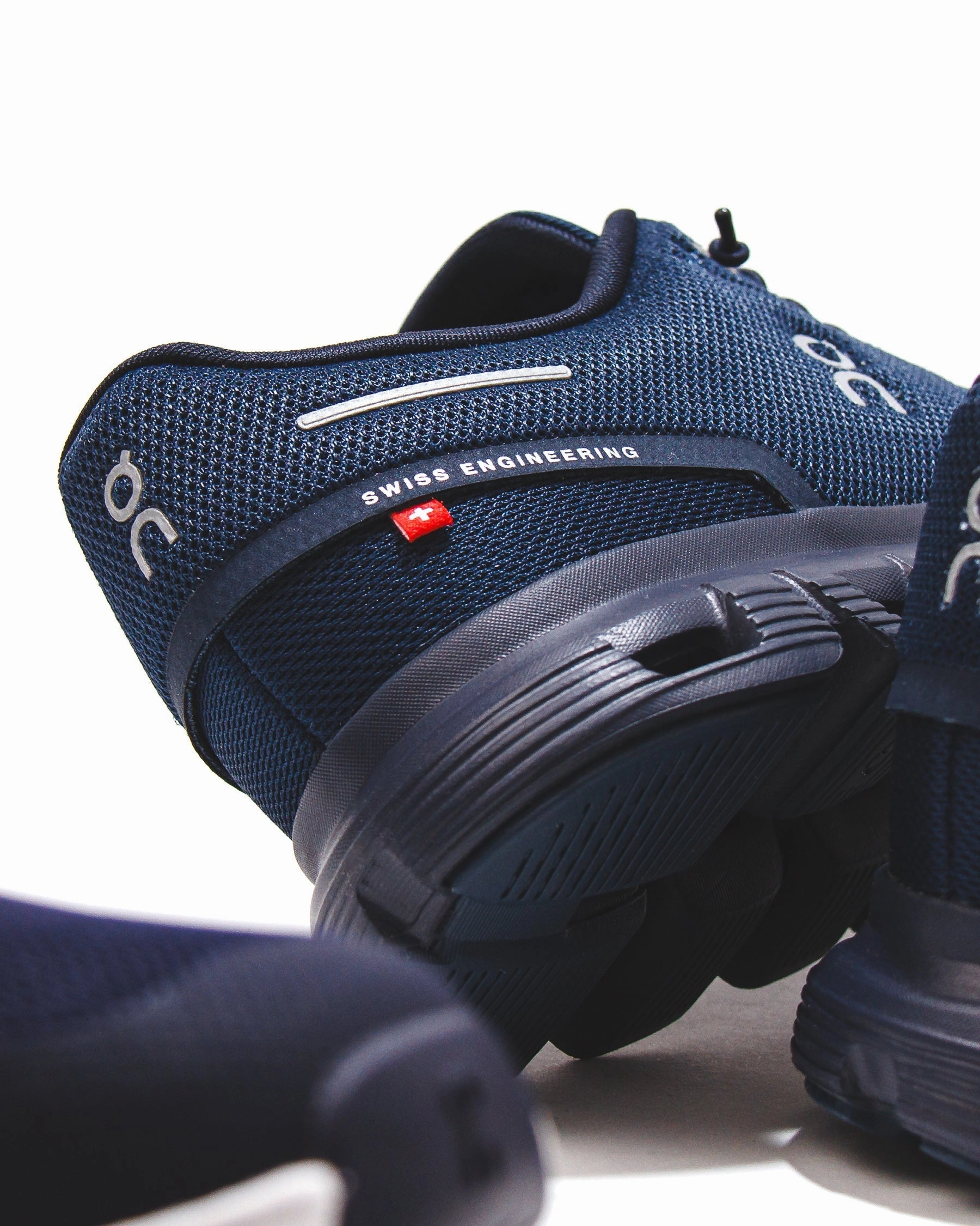 ON Men Cloud 6 Midnight White Core 3MF10070692 Air Flow