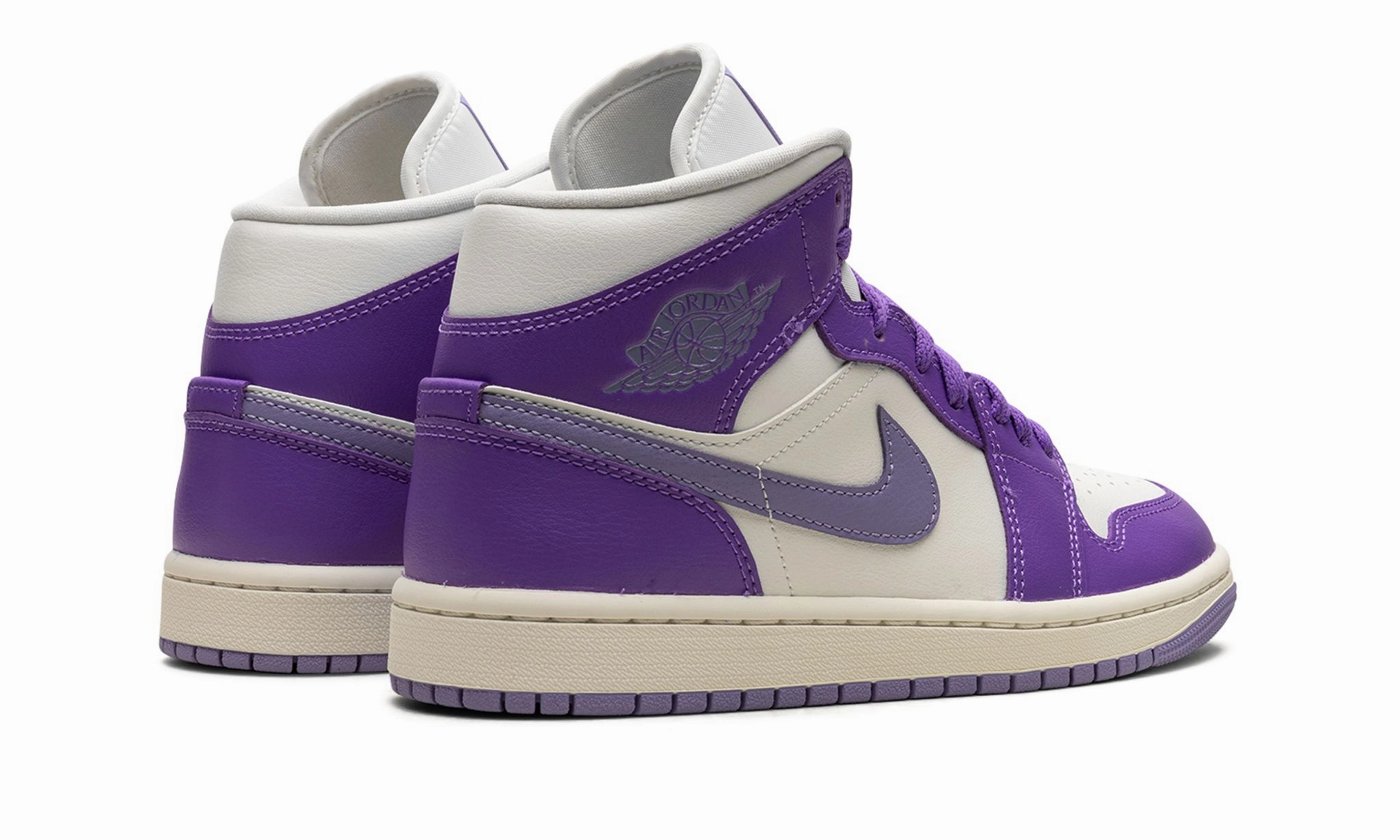 Performance-driven Wmns Air Jordan 1 Mid 'Action Grape'