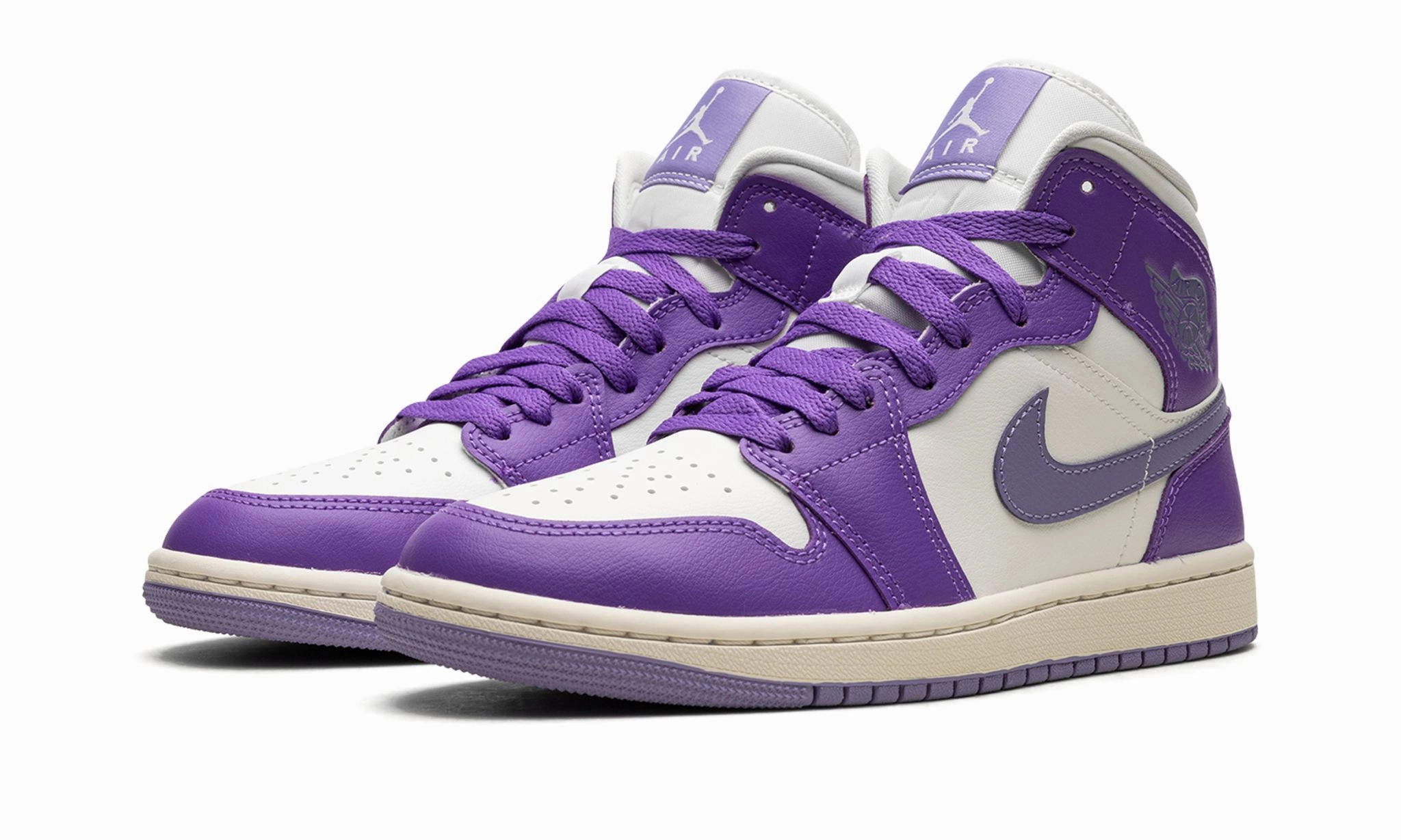 Performance-driven Wmns Air Jordan 1 Mid 'Action Grape'