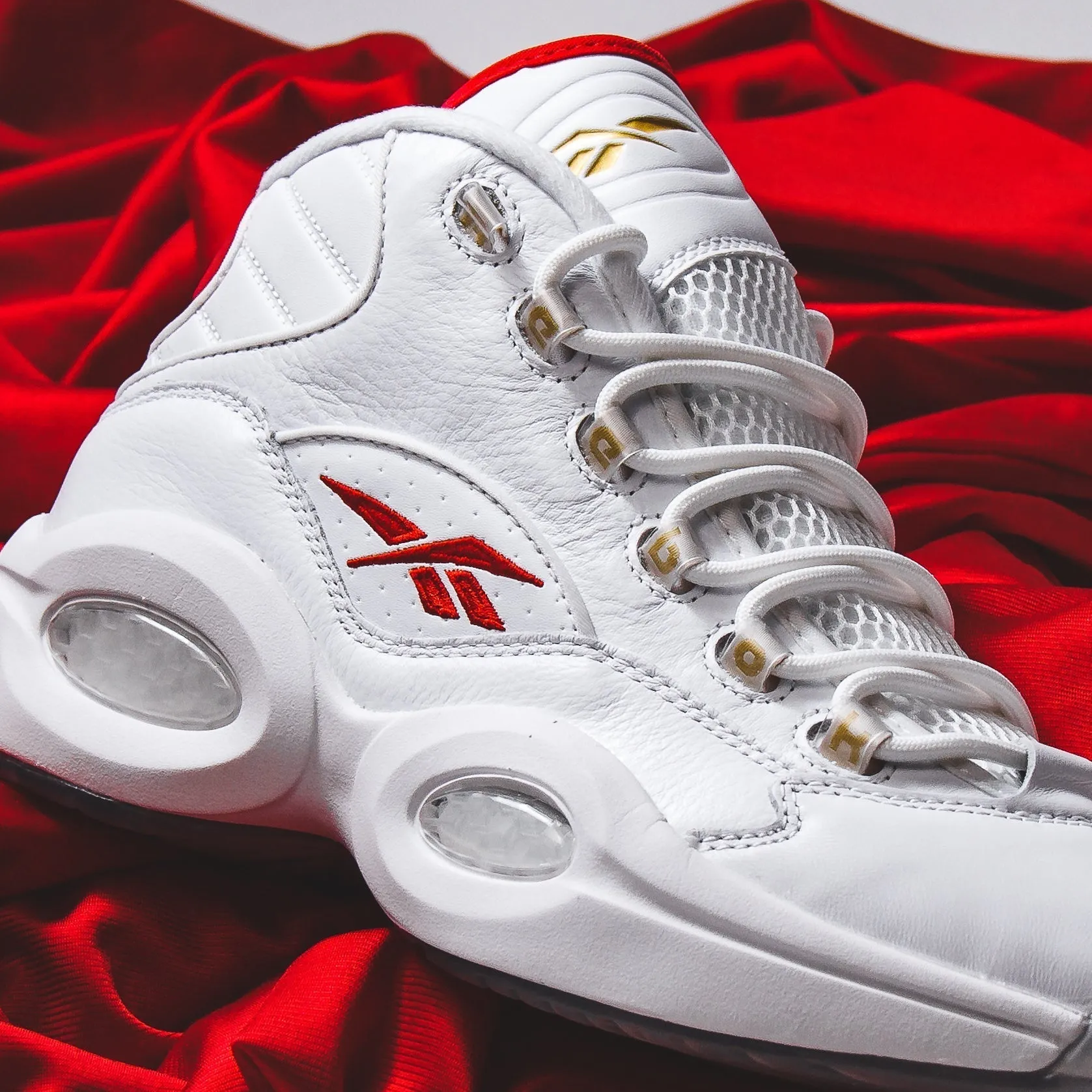 Reebok Classics Basketball Men Question Mid Allen Iverson Dr J #6 White Red GX0230 Vertical Drive Base