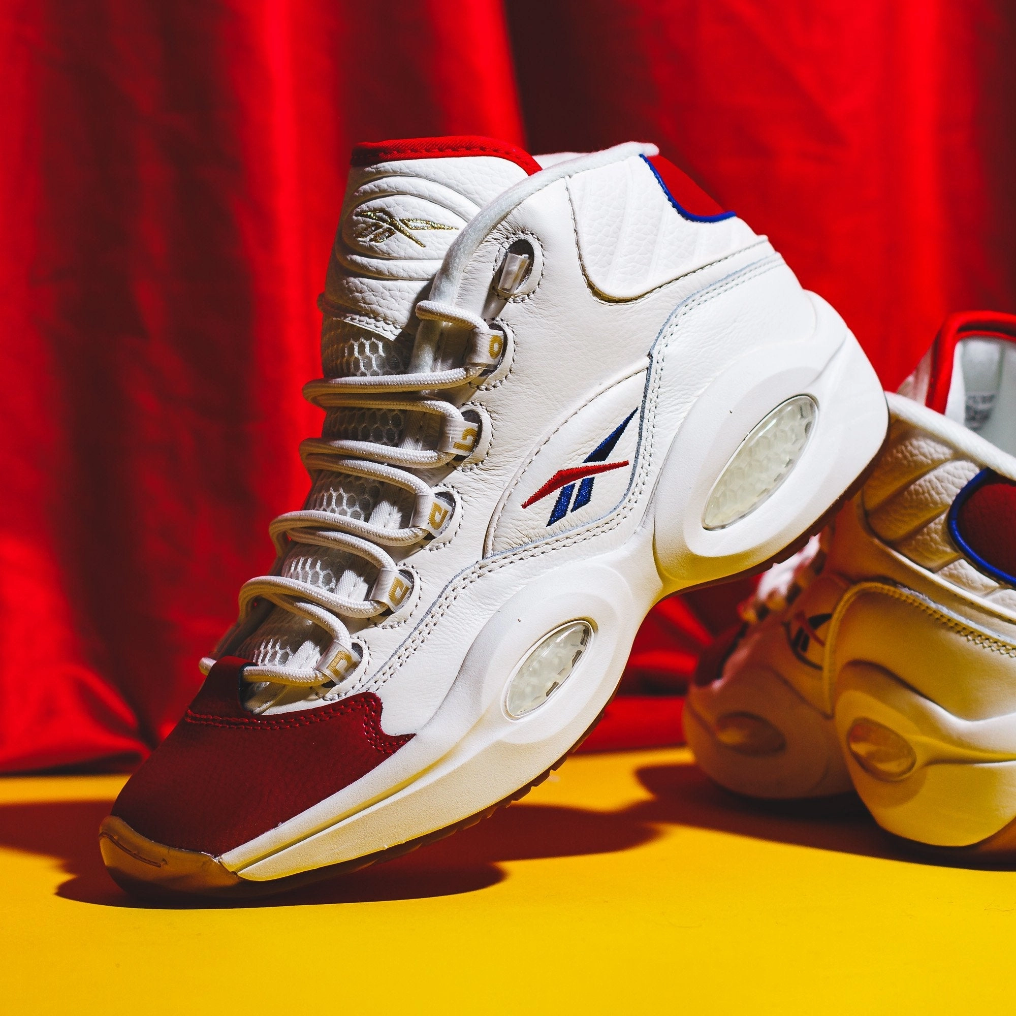 Reebok Classics Basketball Men Question Mid Allen Iverson White Red Blue GZ7099 Travel Glide