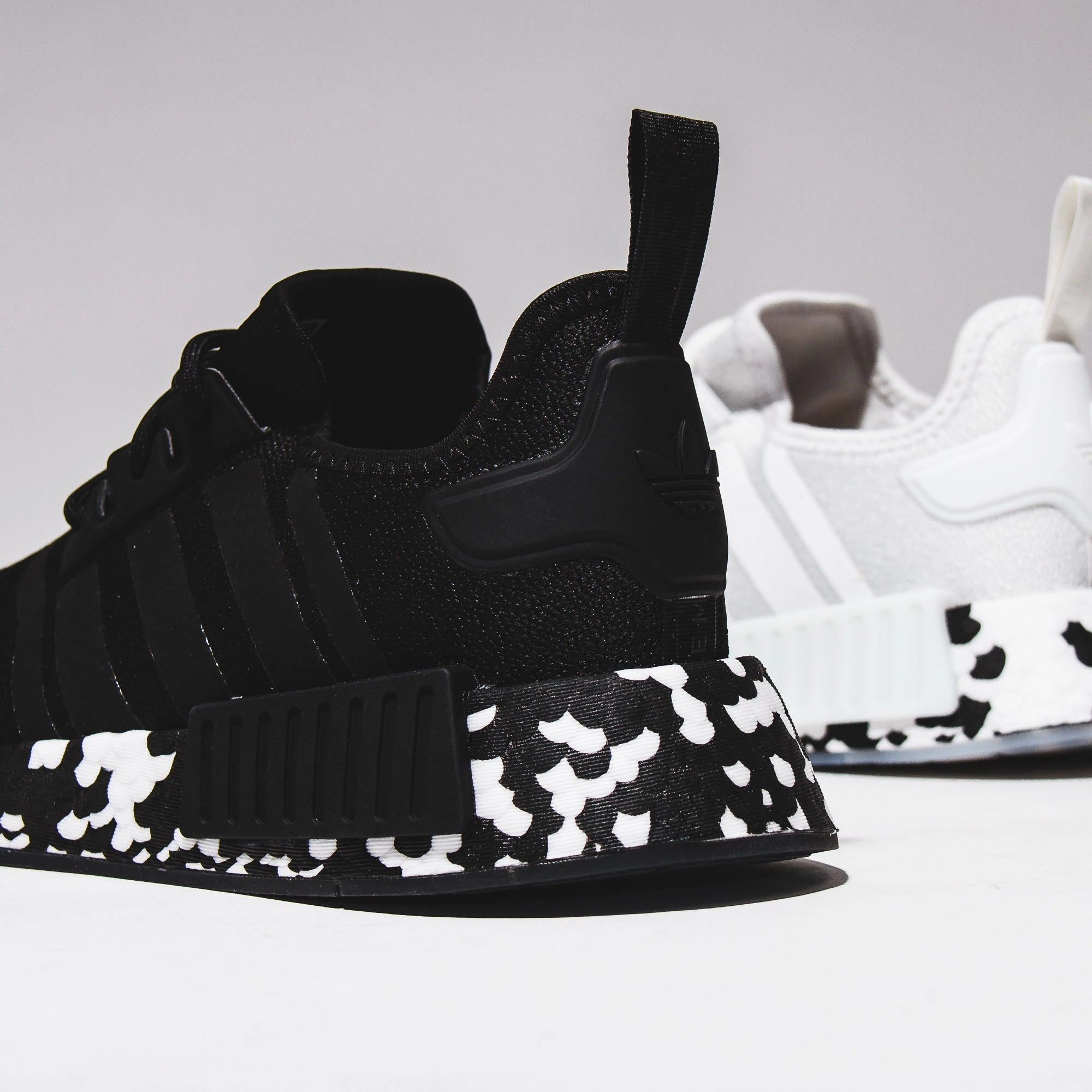 Relax Feel Adidas Originals Men NMD R1 Boost White GZ4307