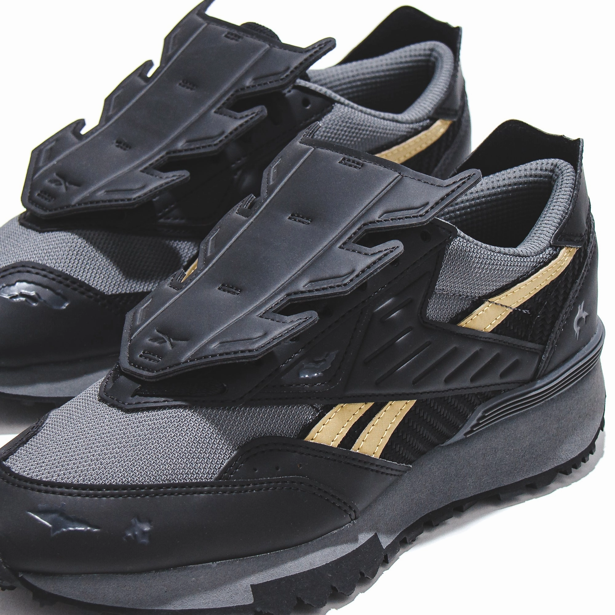 Relax Wear Reebok Classics x DC Comics Men LX 2200 Batman Black Gold HQ4584