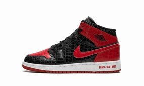 Air Jordan 1 Mid Bred Text (GS) Lined Upper Layered cushioning