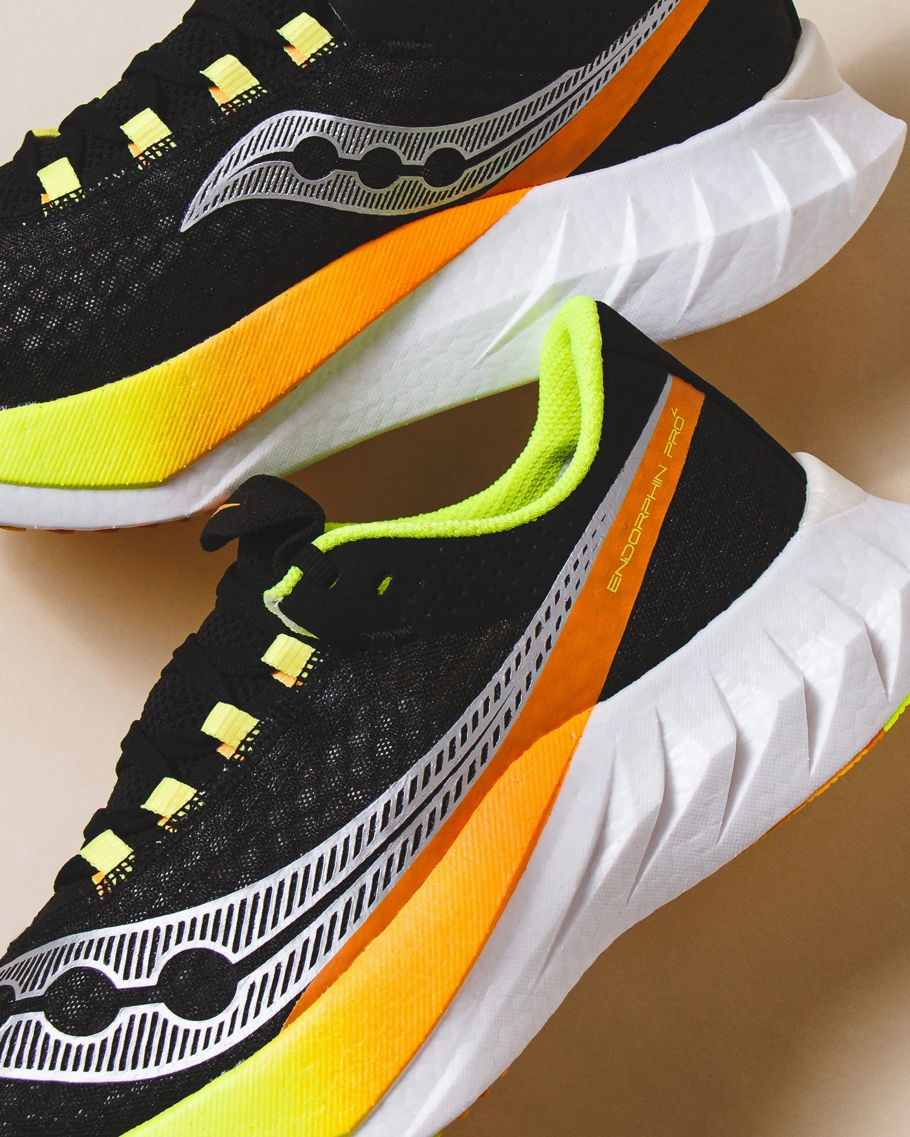 Saucony Men Endorphin Pro 4 Black VO2 S20939-343 Practical Use