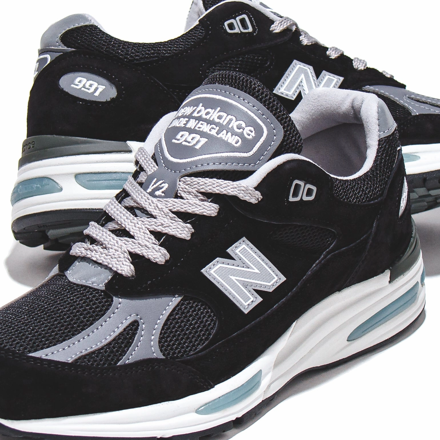 Sleek Design New Balance Unisex 991v2 Black Made In UK U991BK2