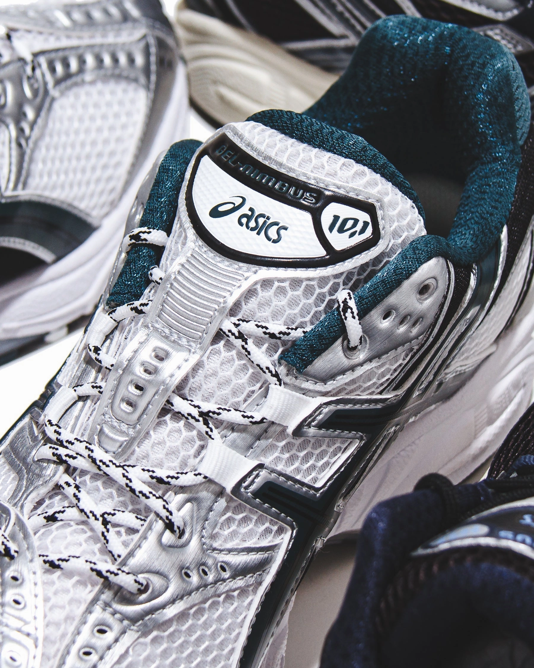 Soft Step-Up Asics Men Gel-Nimbus 10.1 White Saxon Green Core 1203A543-103