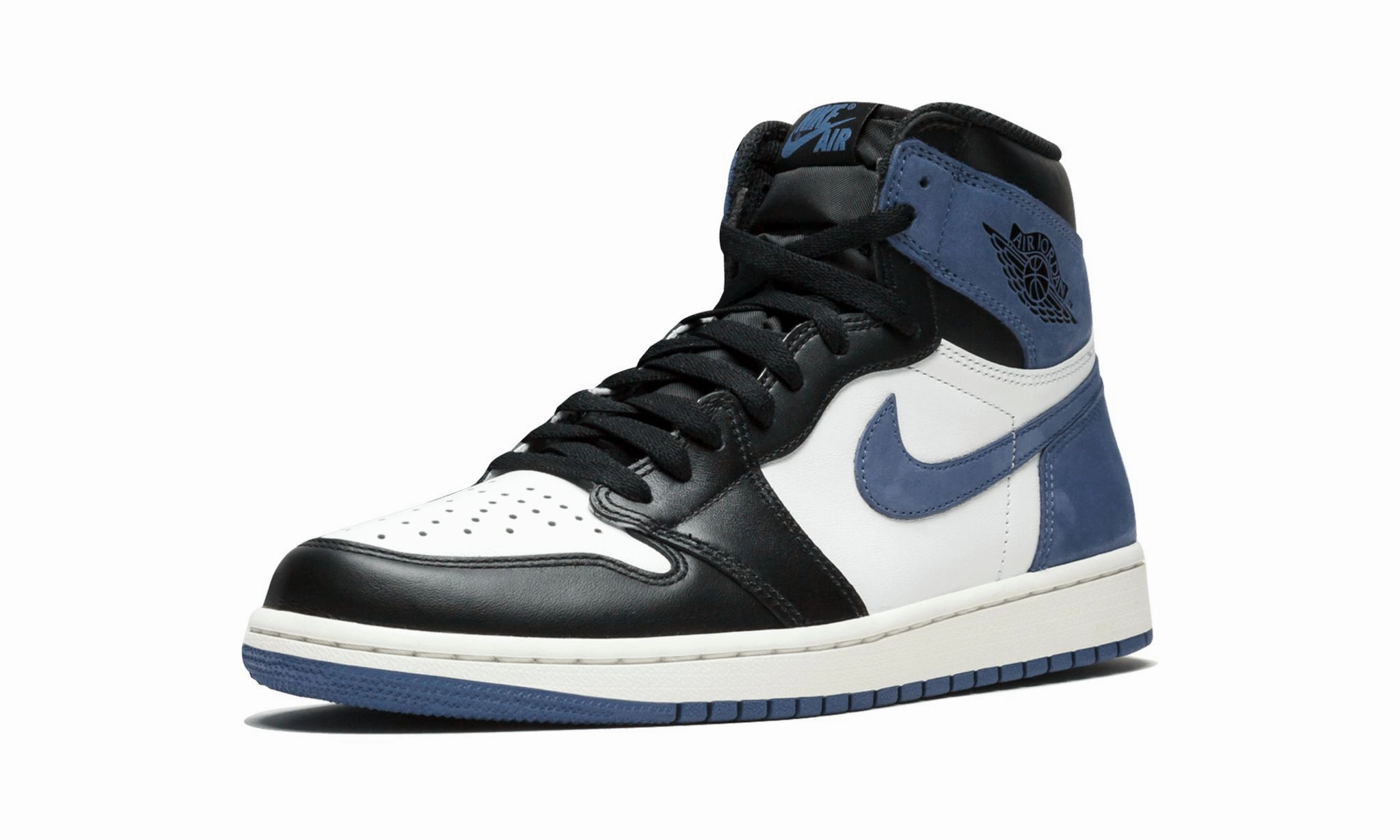 Street Walk Air Jordan 1 Retro High OG Blue Moon