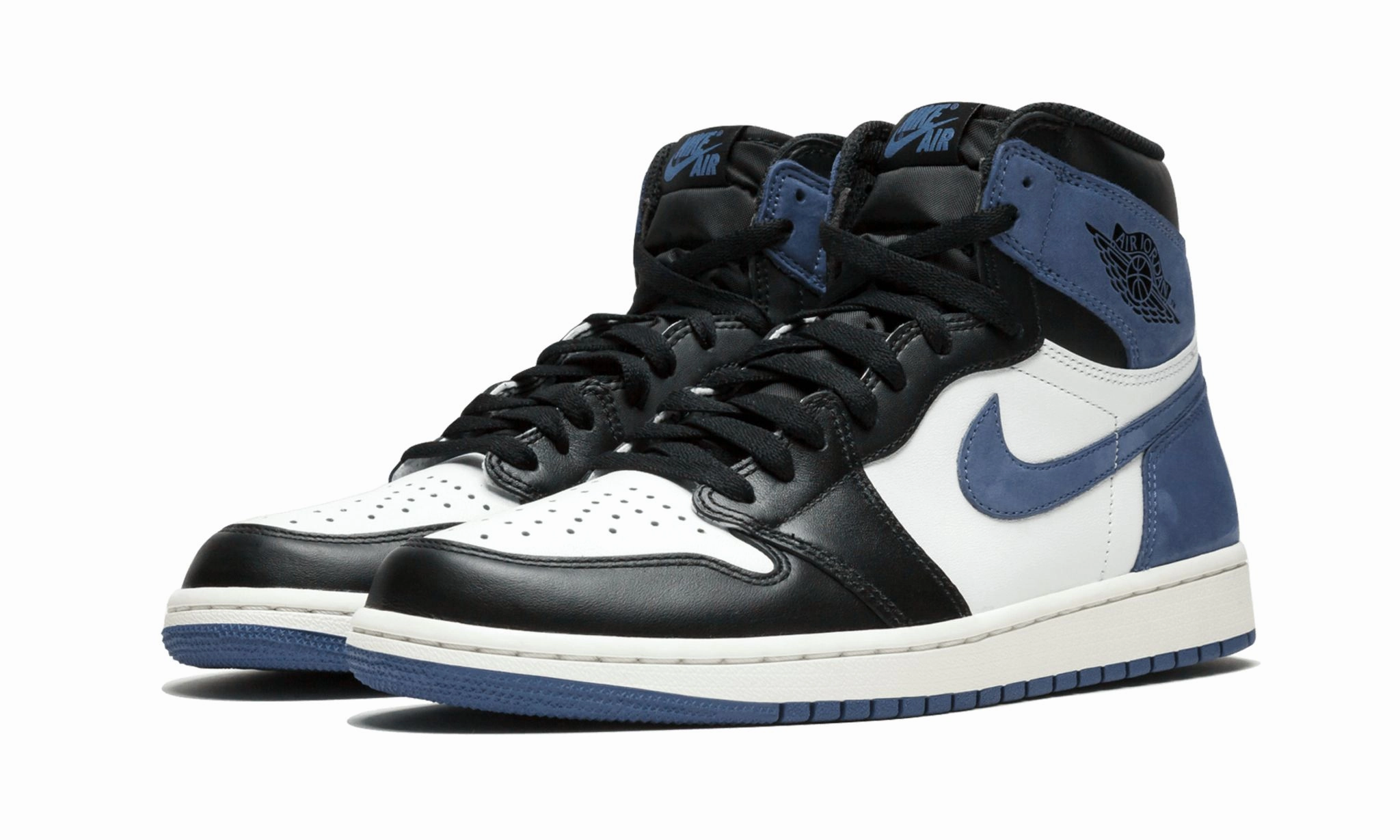 Street Walk Air Jordan 1 Retro High OG Blue Moon