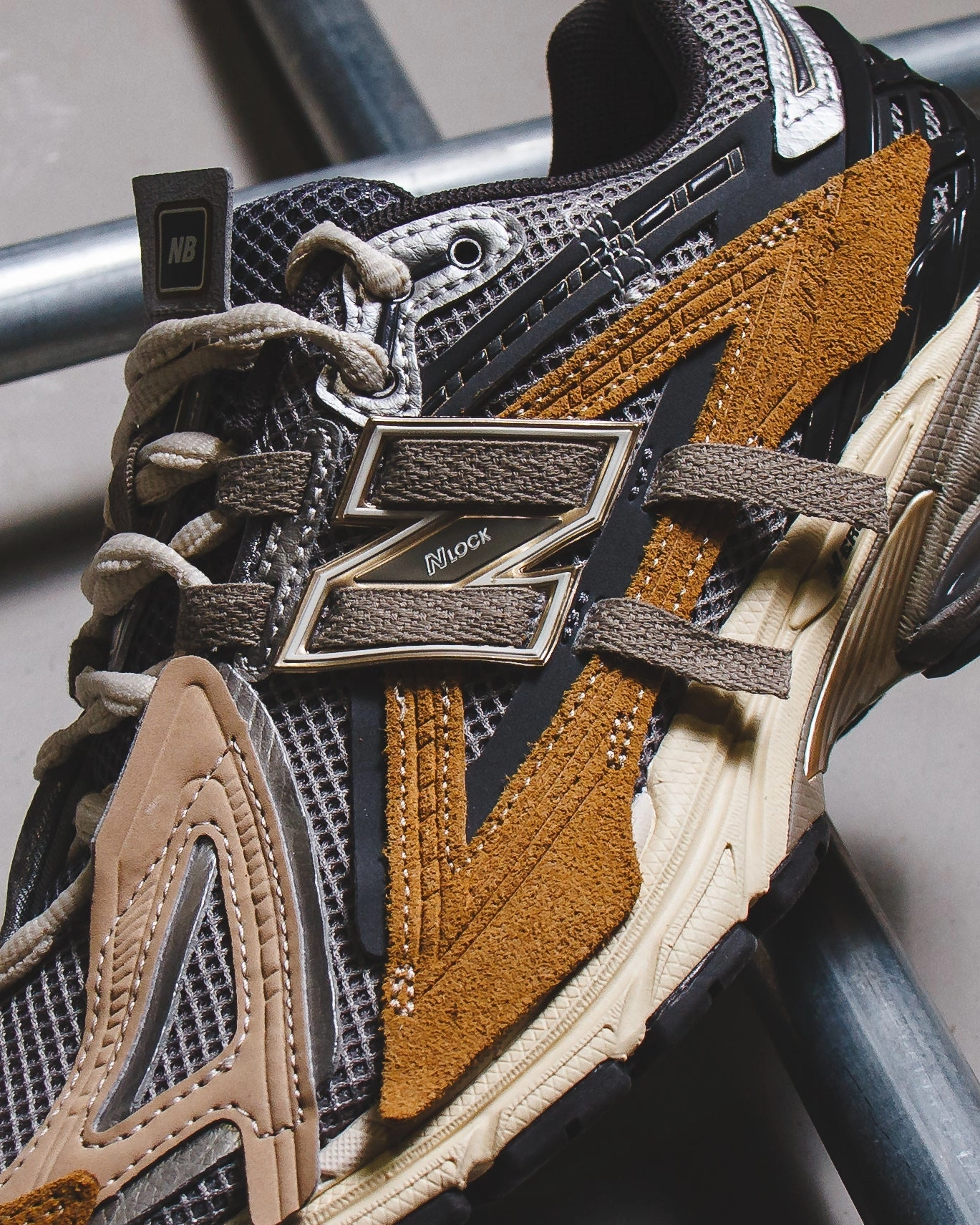 Stylish laces New Balance Men 1906A Great Plains U1906AA