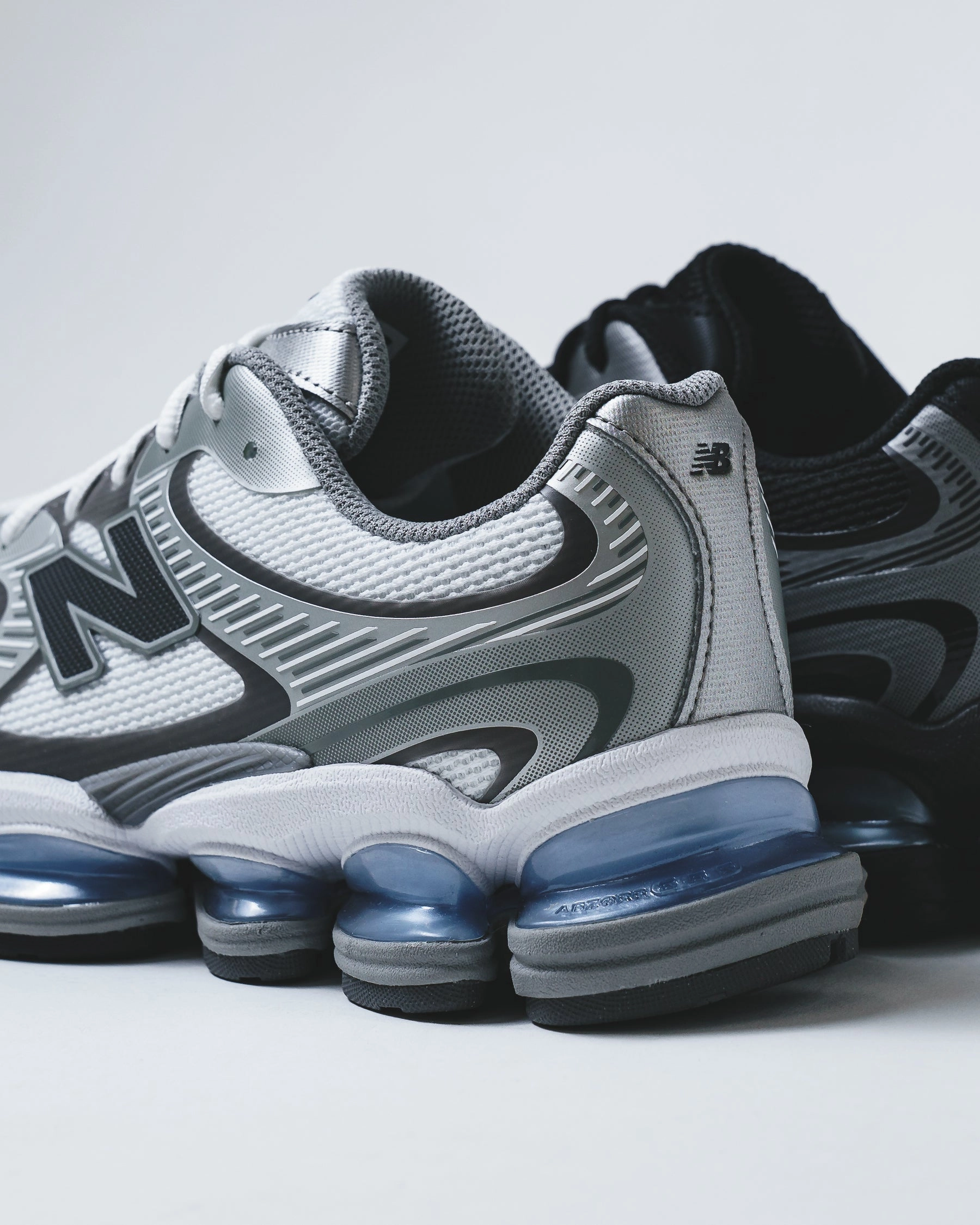 Travel Step Move Glide New Balance Unisex Abzorb 2000 Black Dark Silver Metallic U2000EA