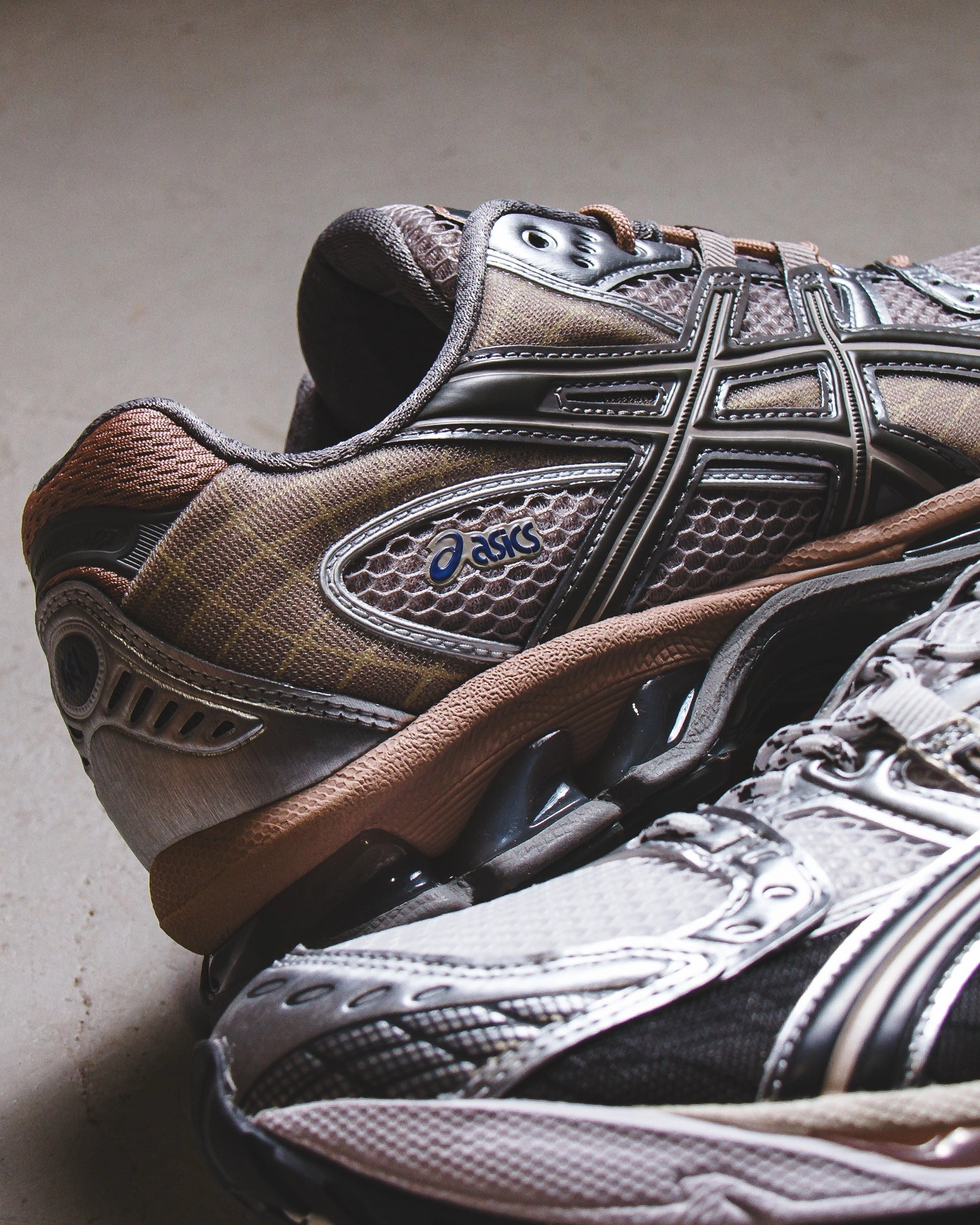 Travel Step-Out Asics Unisex Gel-Nimbus 10.1 Moonrock Truffle Grey 1203A543-250