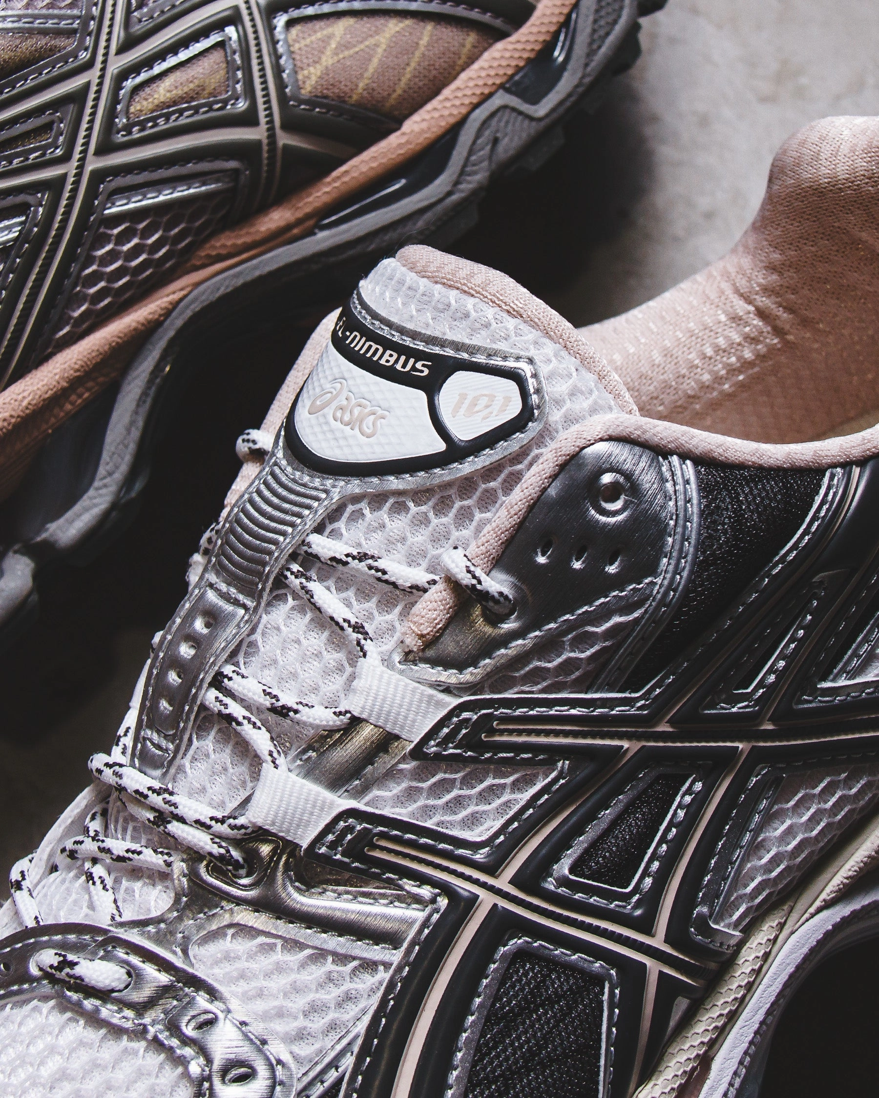 Travel Step-Out Asics Unisex Gel-Nimbus 10.1 Moonrock Truffle Grey 1203A543-250