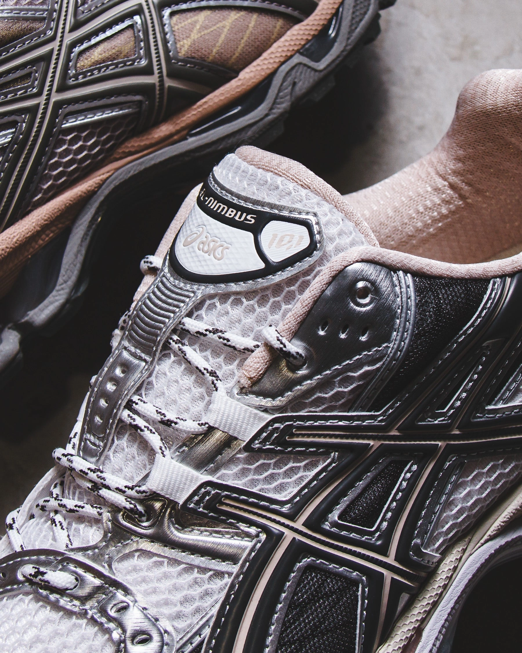 Travel Step-Out Asics Unisex Gel-Nimbus 10.1 Moonrock Truffle Grey 1203A543-250