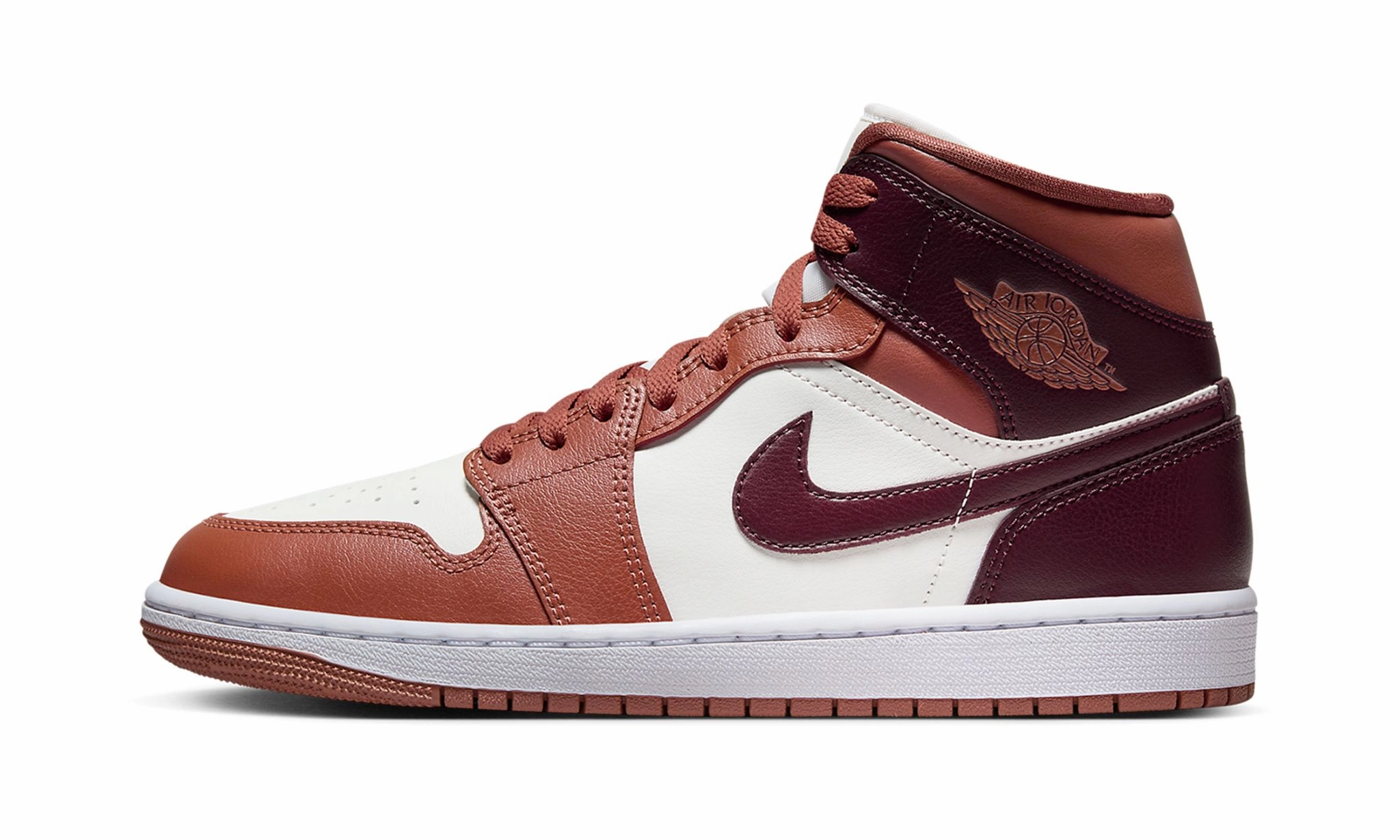 Wmns Air Jordan 1 Mid 'Dusty Peach' Synthetic Finish All-weather shock absorption