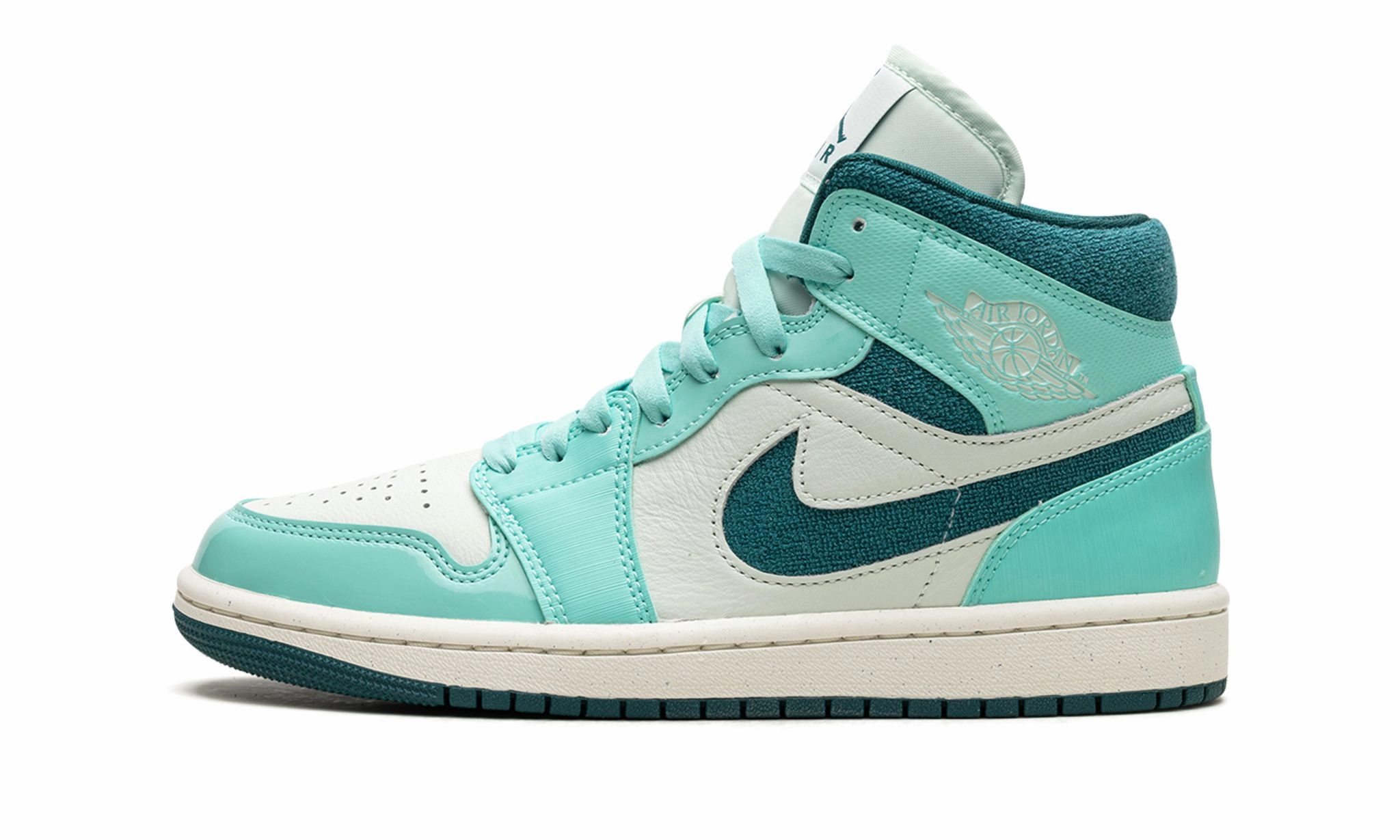 Iconic Ease Versatile Look Wmns Air Jordan 1 Mid SE 'Bleached Turquoise / Sky J Teal'