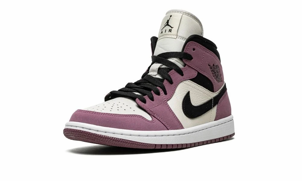 Wmns Air Jordan 1 Mid SE Mulberry/Berry Pink Iconic shock absorption