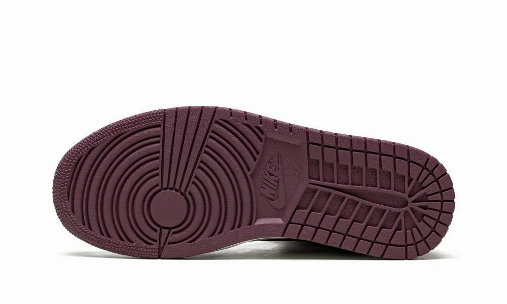 Wmns Air Jordan 1 Mid SE Mulberry/Berry Pink Iconic shock absorption